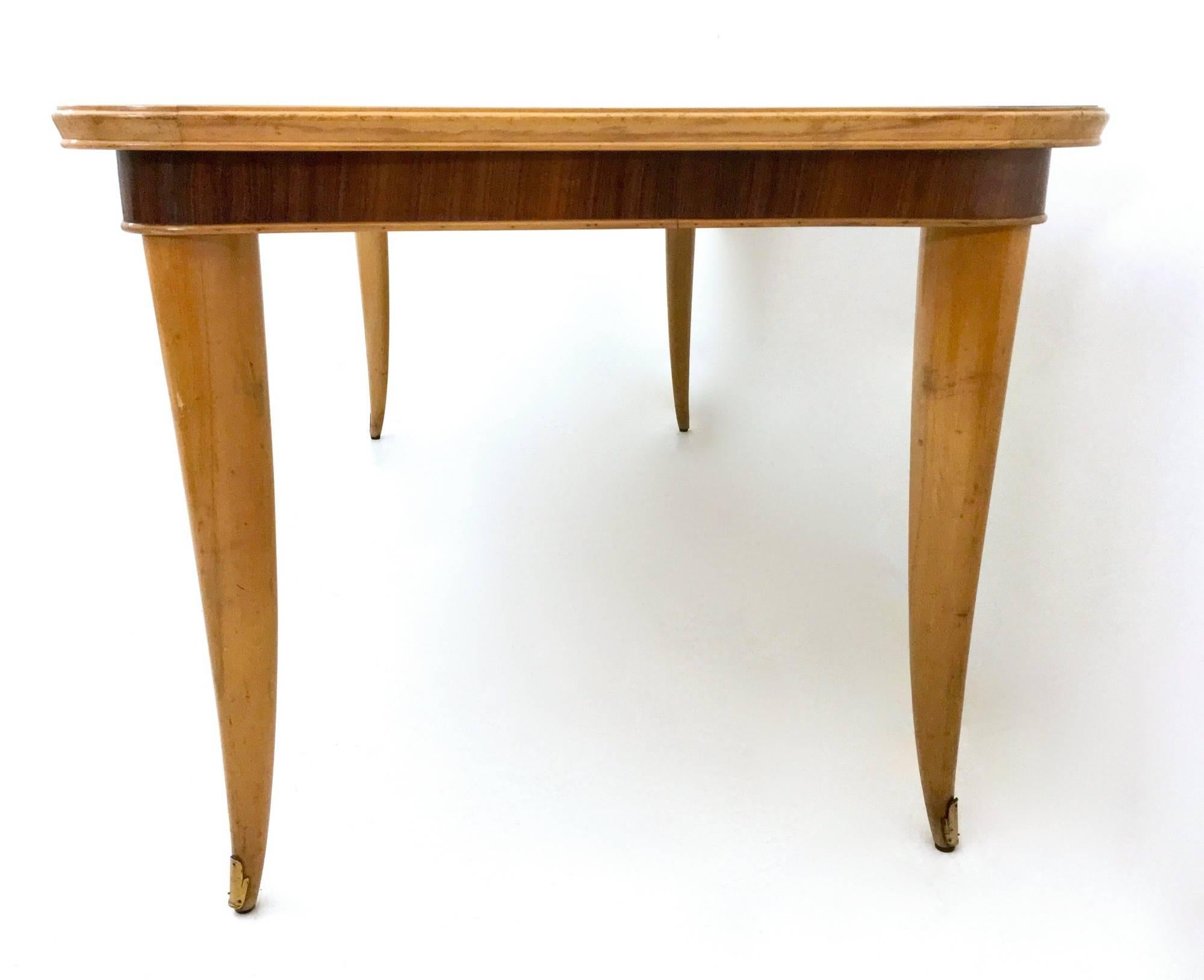 Table de salle à manger vintage en hêtre et érable avec plateau en verre bleu à motifs, Italie Excellent état - En vente à Bresso, Lombardy