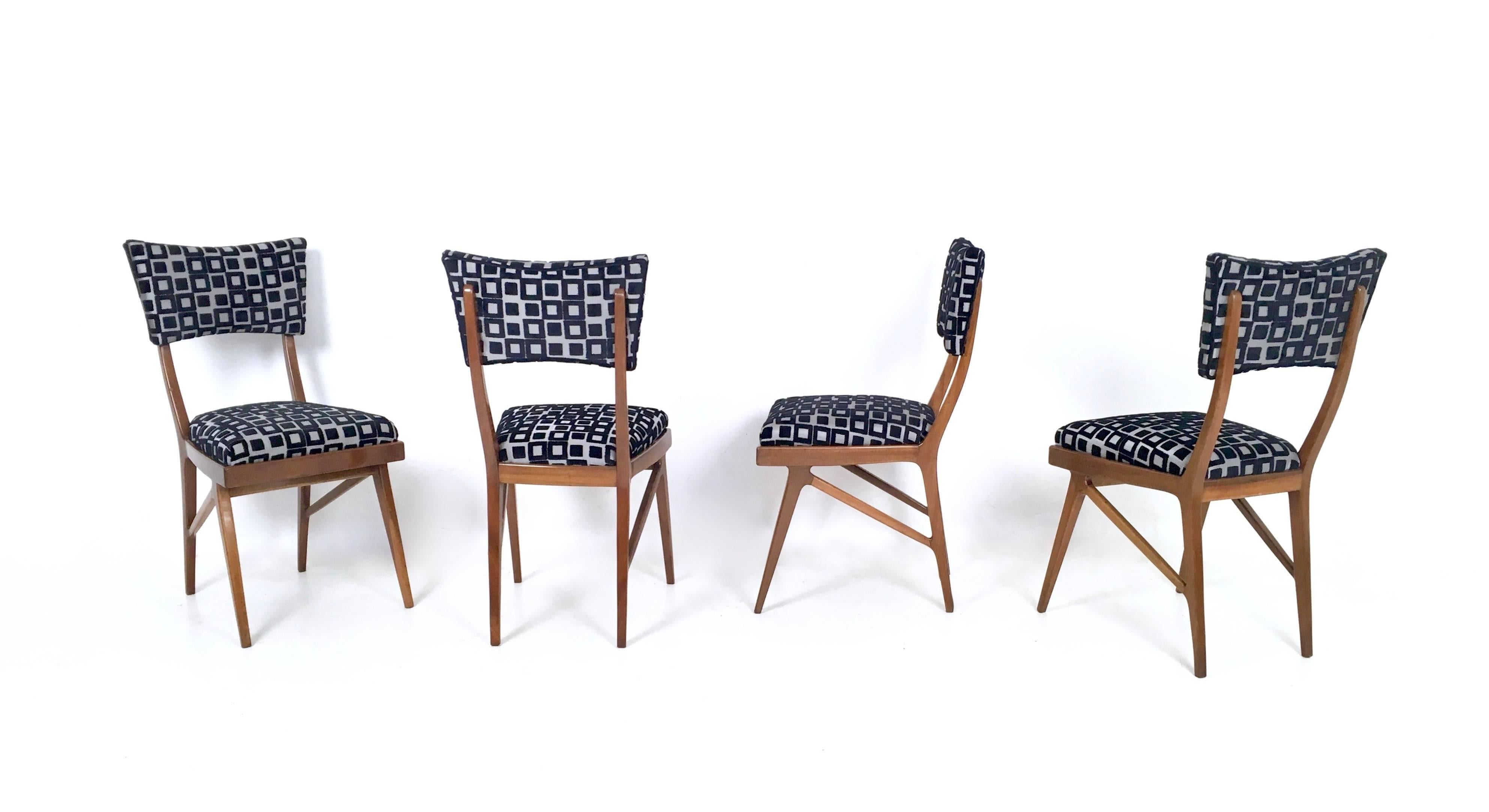 Italian Set of Four Black and White Square Patterned Chairs in the Style of Ico Parisi For Sale
