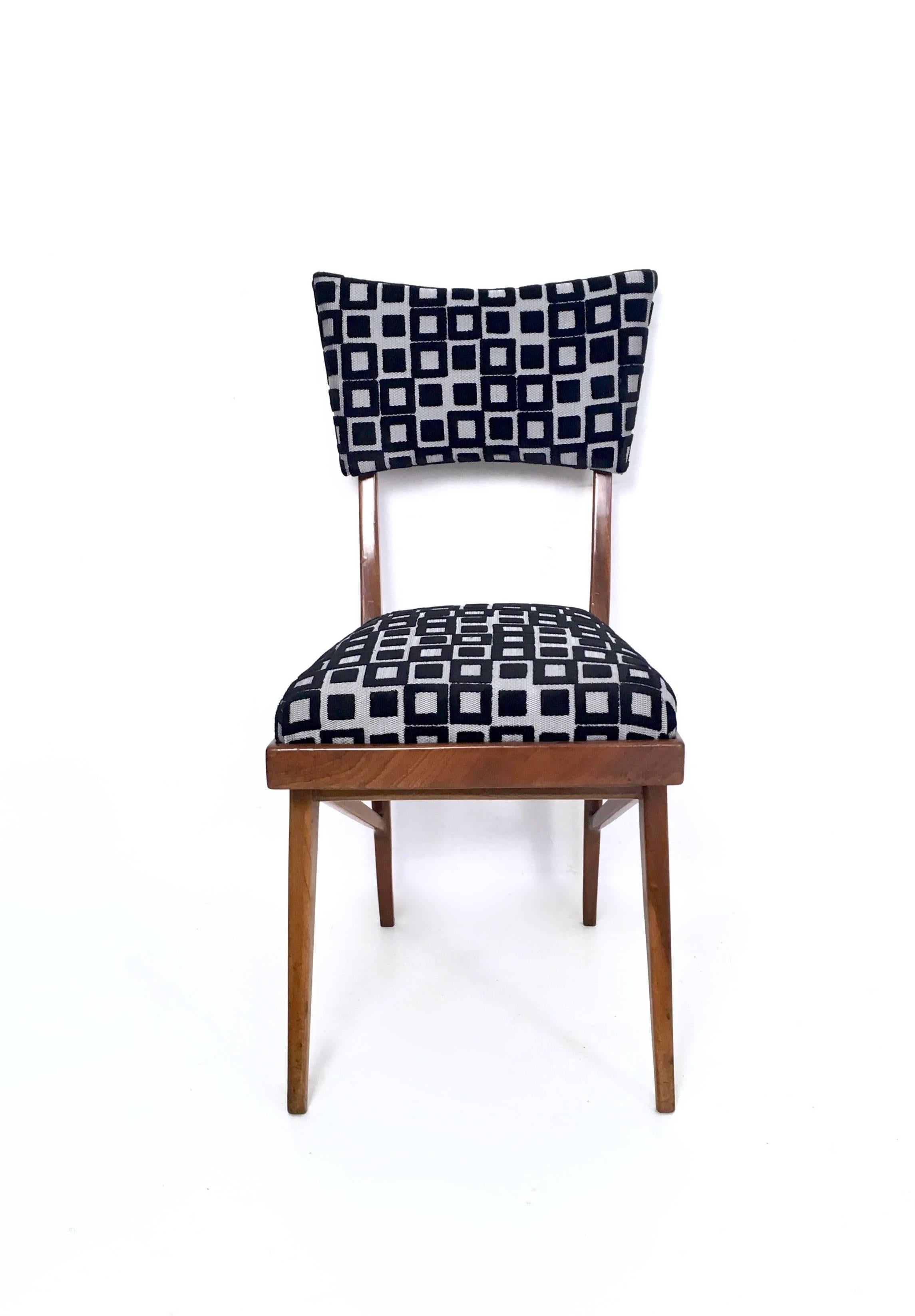 Set of Four Black and White Square Patterned Chairs in the Style of Ico Parisi In Excellent Condition For Sale In Bresso, Lombardy