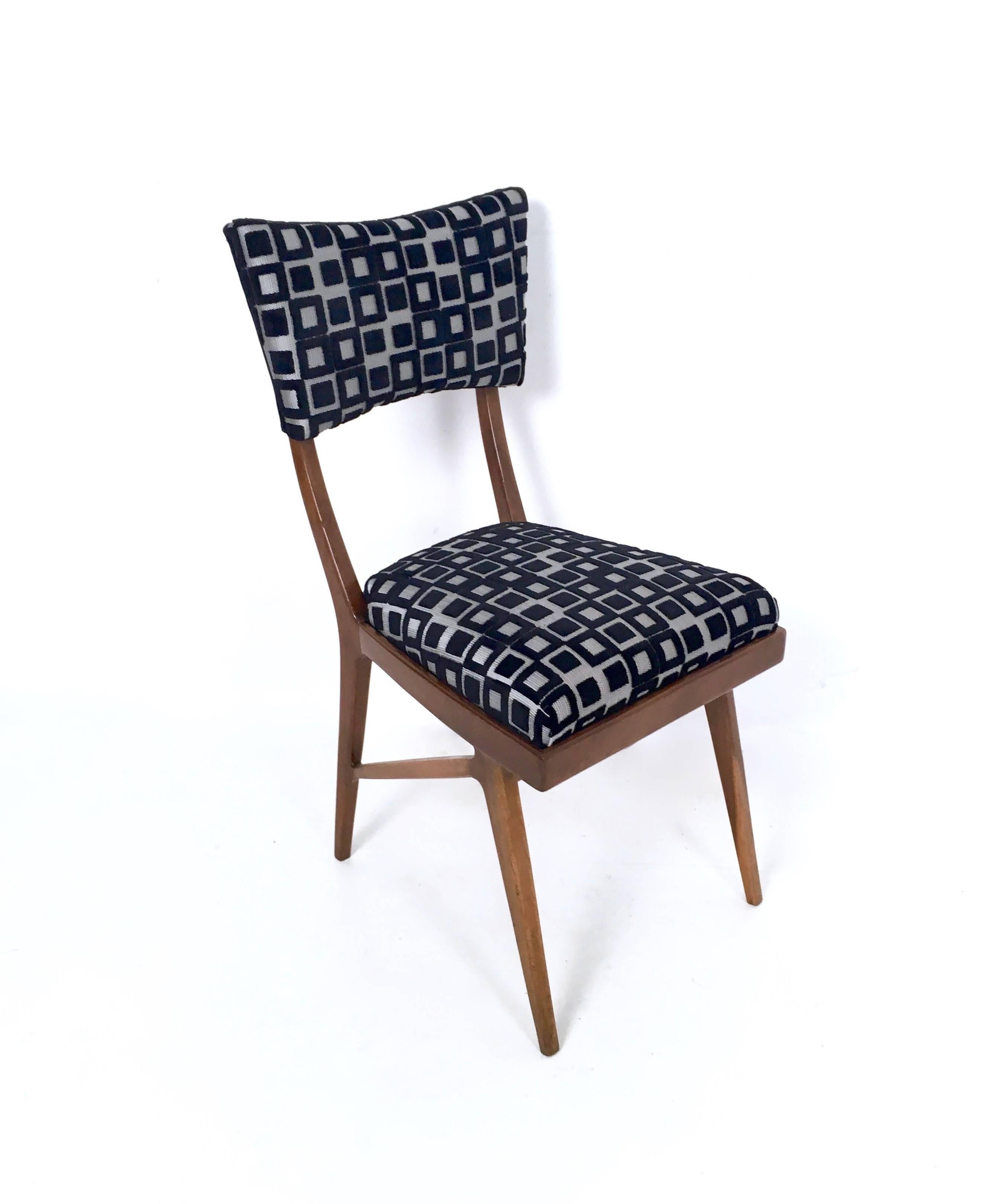 Set of Four Black and White Square Patterned Chairs in the Style of Ico Parisi For Sale 1