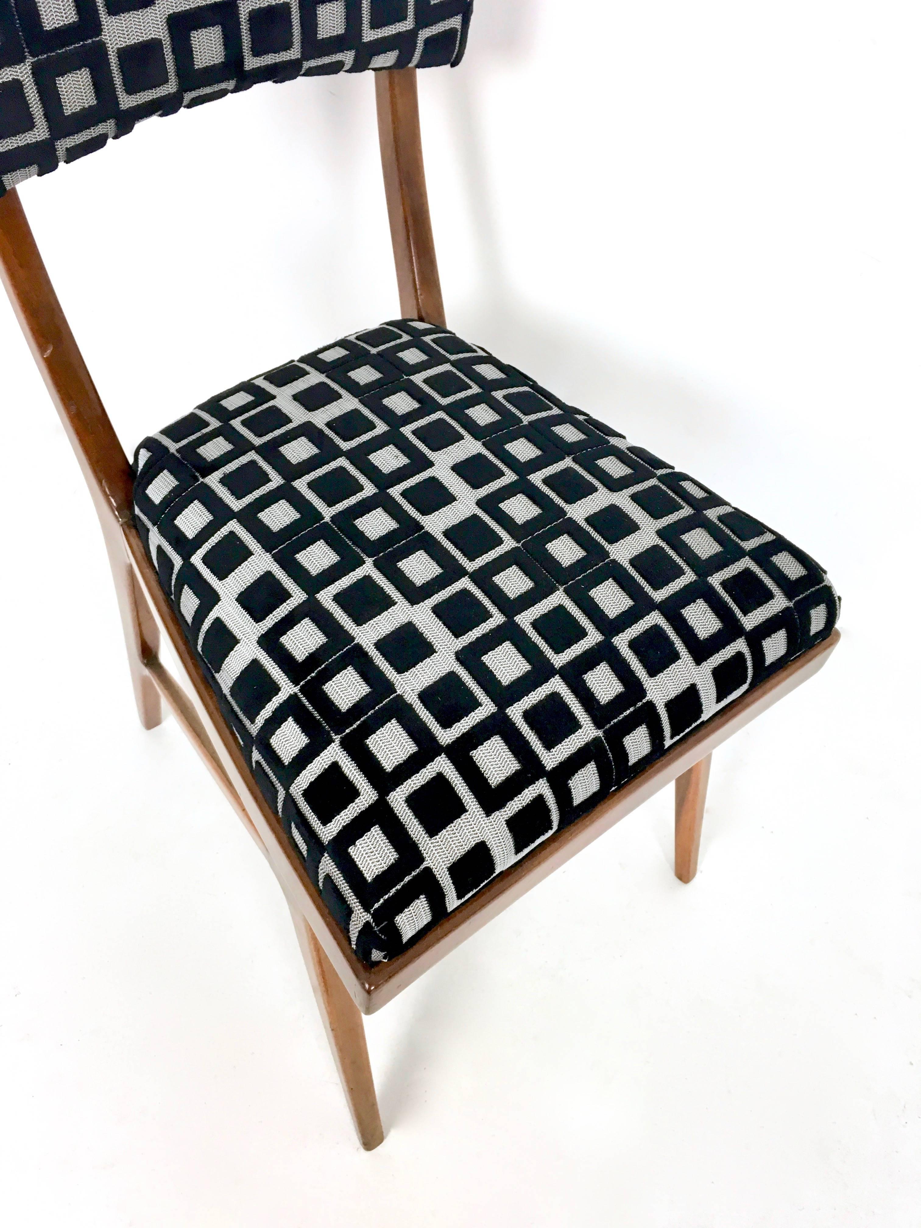Set of Four Black and White Square Patterned Chairs in the Style of Ico Parisi For Sale 2