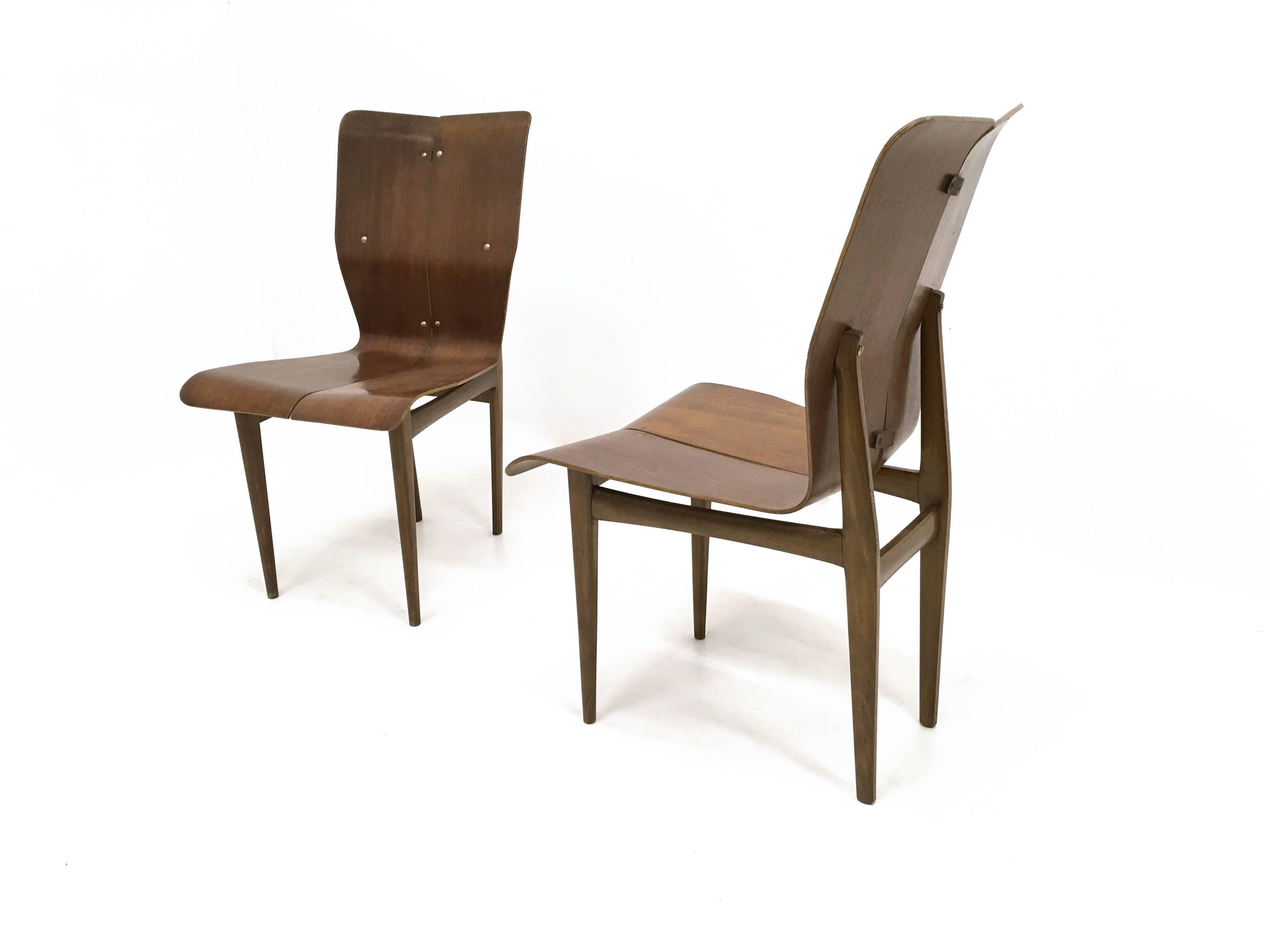 Mid-Century Modern Ensemble de six chaises vintage incurvées en bois dans le style d'Ilmari Tapiovaara, Finlande en vente