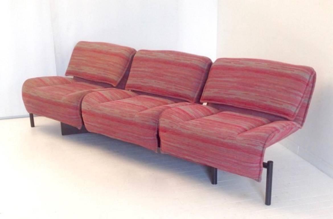 A sofa designed by Vico Magistretti for Cassina, 1983.
This sofa is upholstered in fabric.
It features a steel base and frame.
It may show slight traces of use since it's vintage, but it can be considered as a very good original condition.