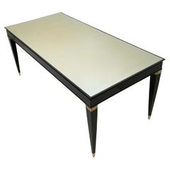 Mesa de comedor de haya lacada al estilo de Paolo Buffa con tablero de cristal color topo