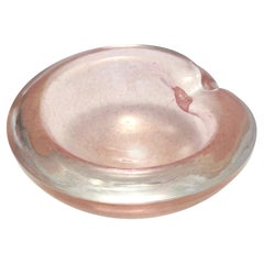 Posacenere vintage in vetro di Murano color rosa pesca con foglia d'oro, Italia