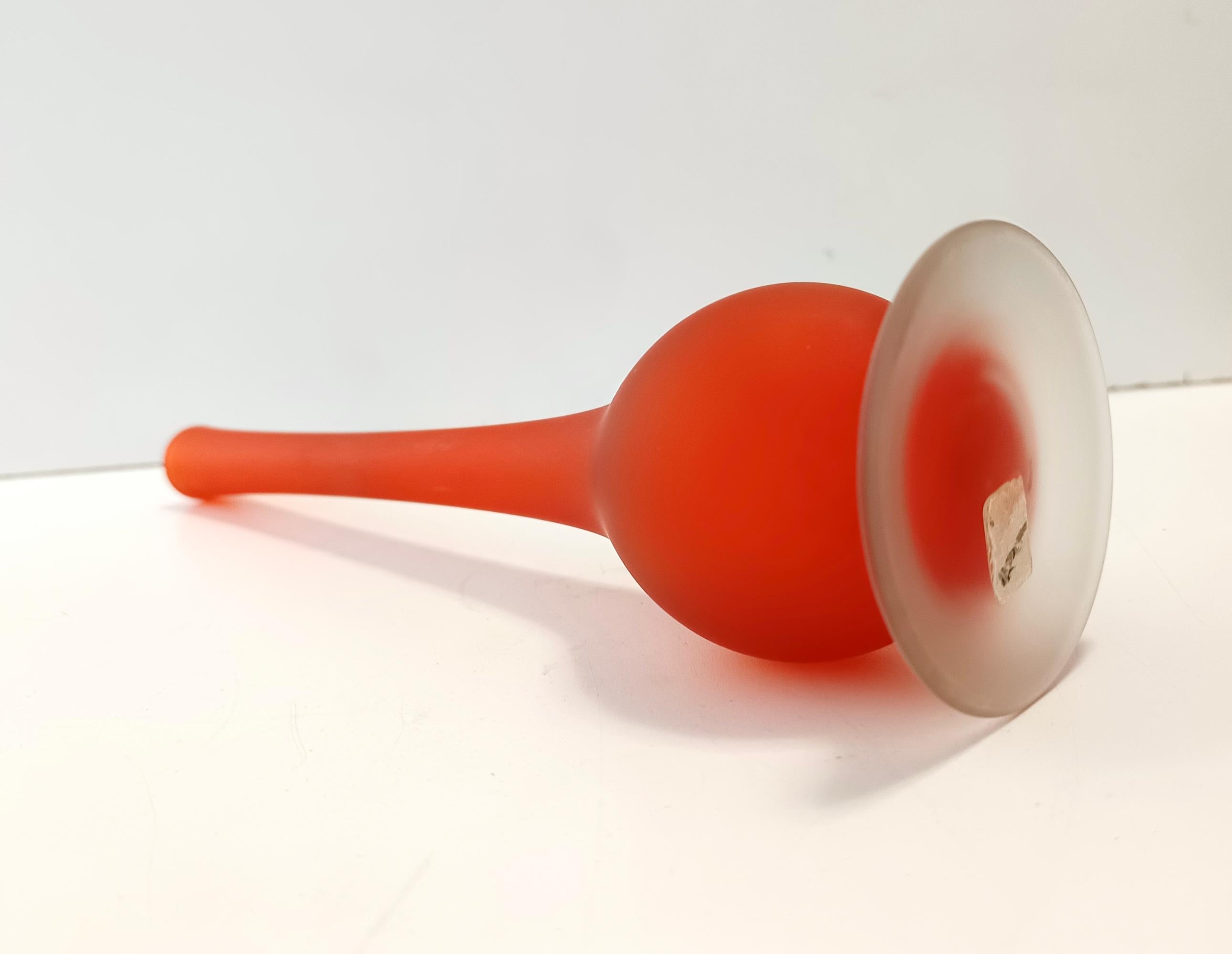 Vaso per tulipani in vetro soffiato e acidato arancione di Carlo Moretti, Italia In condizioni ottime in vendita a Bresso, Lombardy