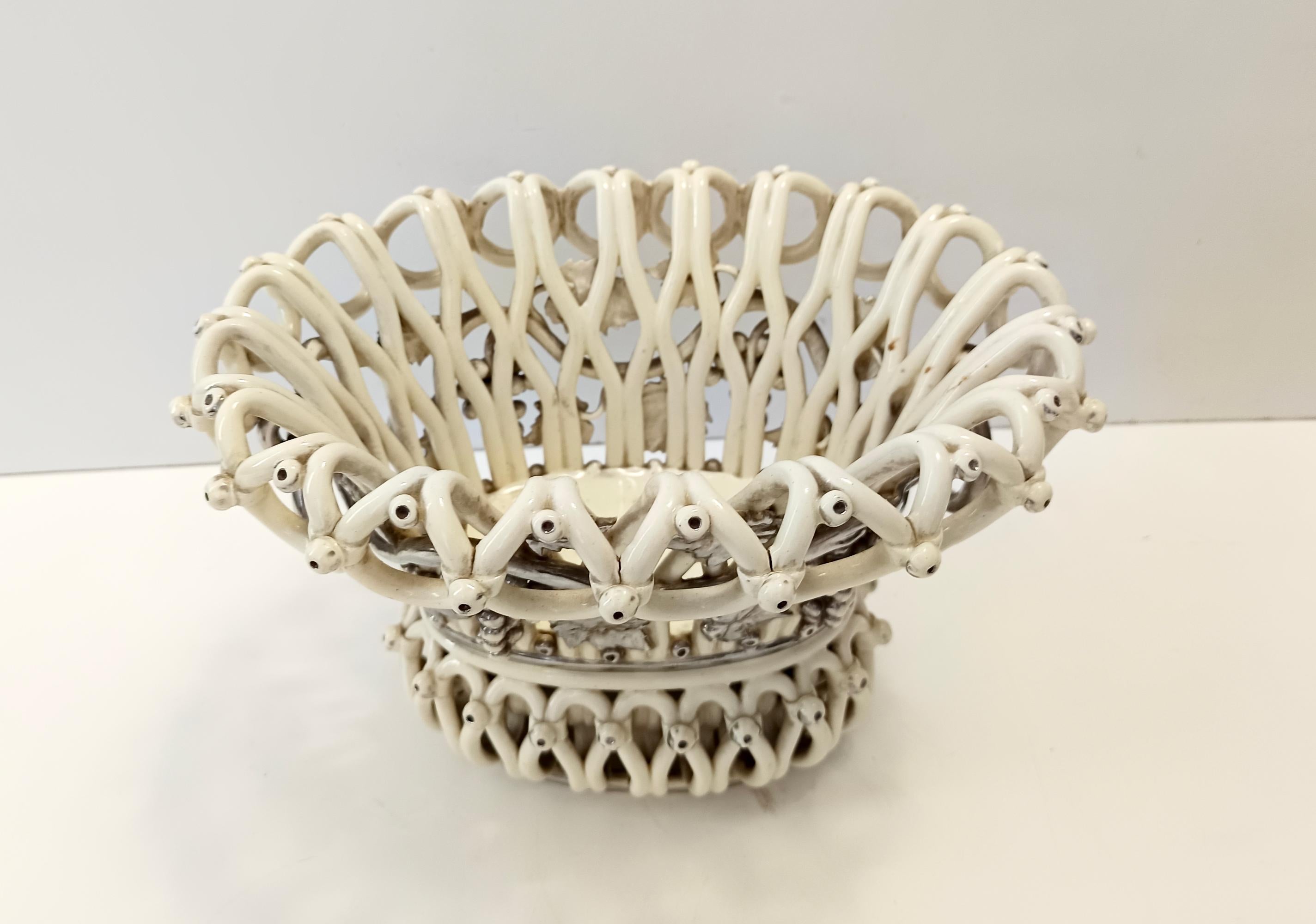Milieu du XIXe siècle Coupe à fruits ou centre de table en céramique blanc crème par Charles de Boissimon, France en vente