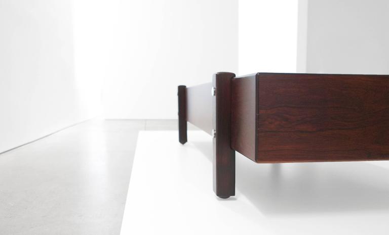 Sergio Rodrigues Eleh bench from the Arcos series
circa 1965.

Provenance: Former Governor John Connally, Floresville, TX Hart Galleries, 22 January 1988, Houston Private Collection John Bacile, Dallas Antiques Moderne Gallery, Dallas.

Literature: