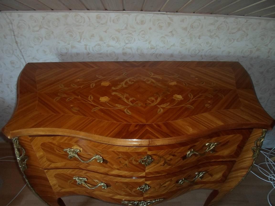 Beautiful decorated 20th century chest of drawers with inlay of different woods