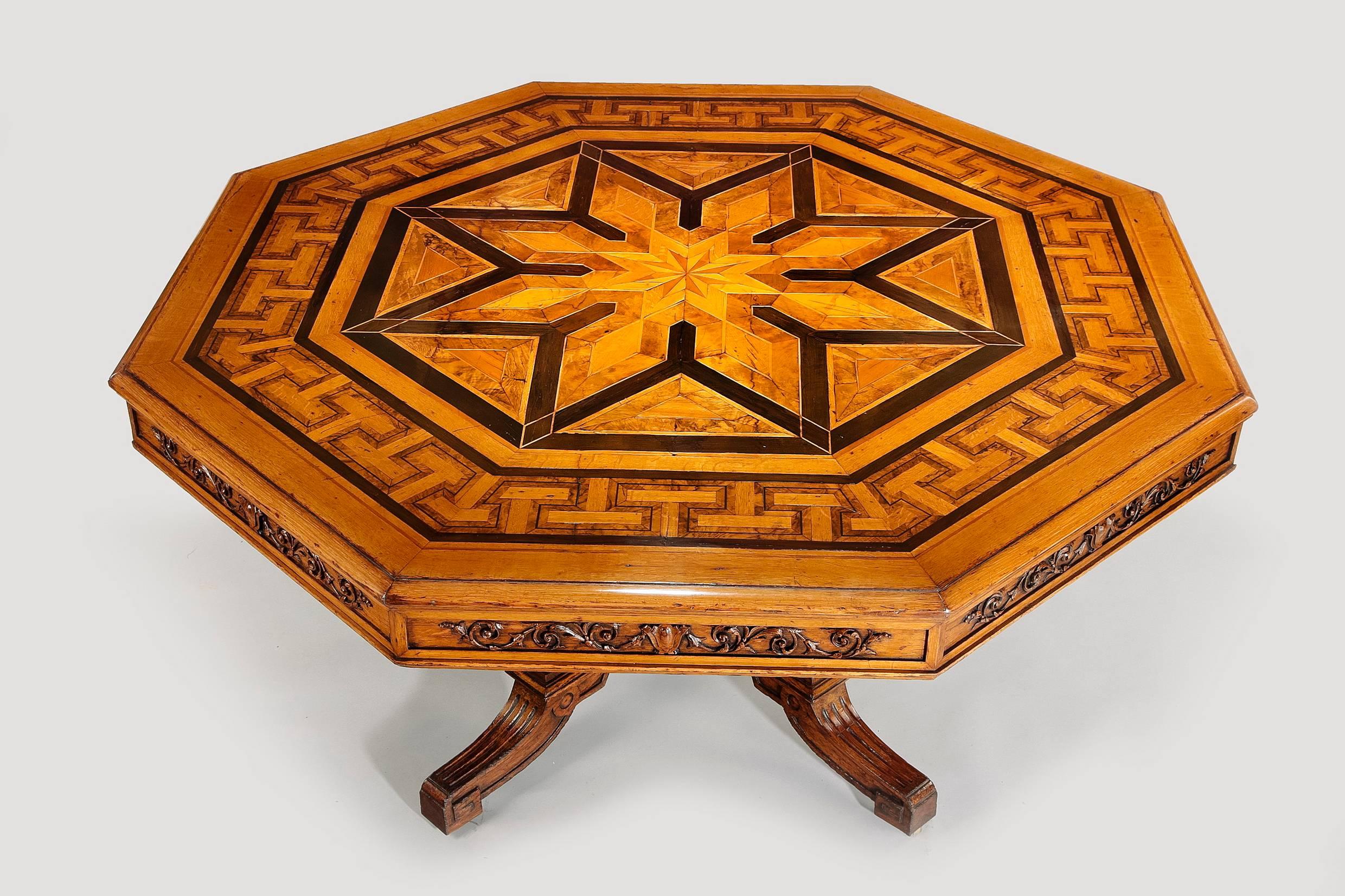 Superb Large 19th Century Octagonal Parquetry Inlaid Centre or Dining Table For Sale 1