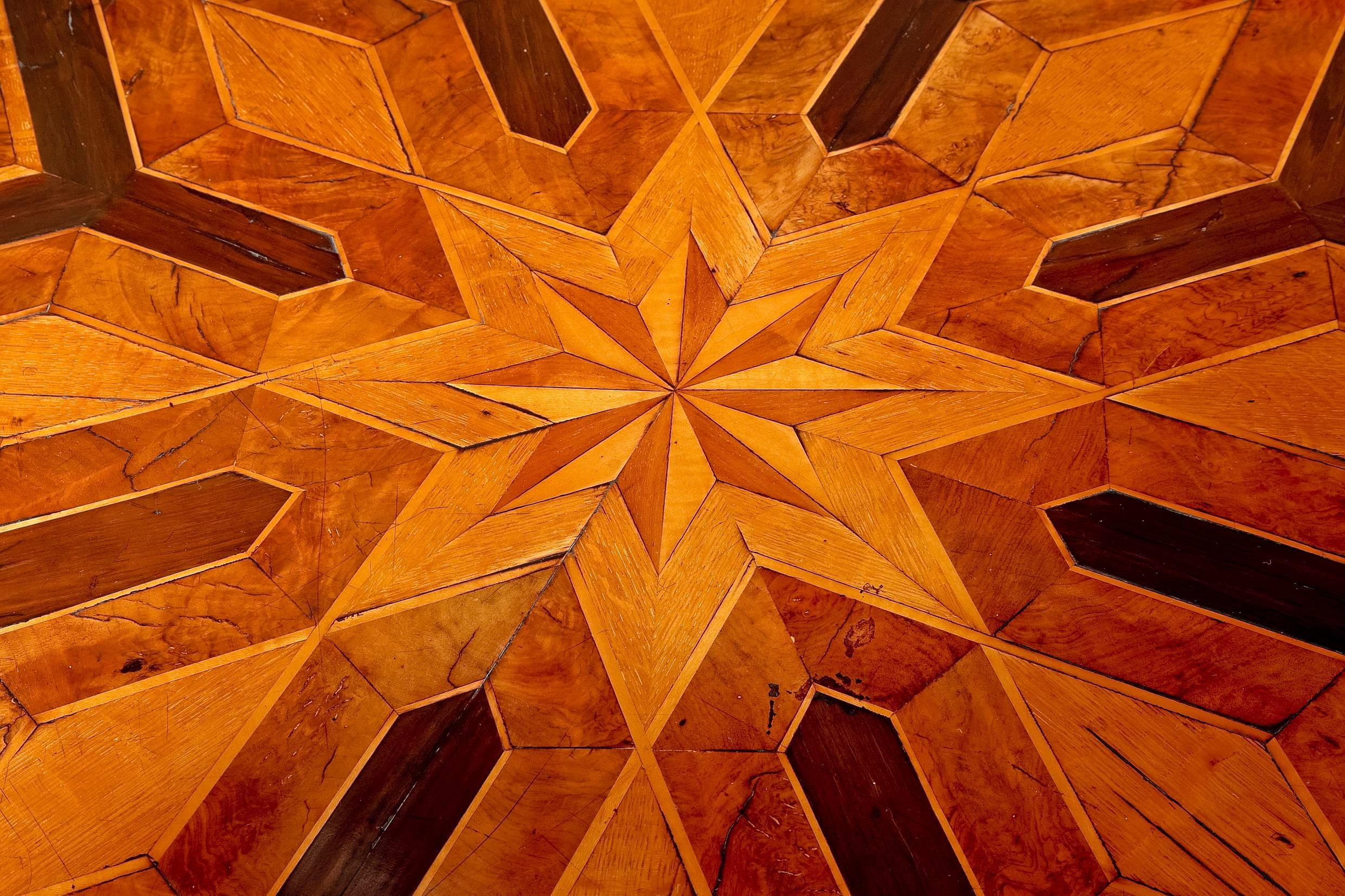 Inlay Superb Large 19th Century Octagonal Parquetry Inlaid Centre or Dining Table For Sale