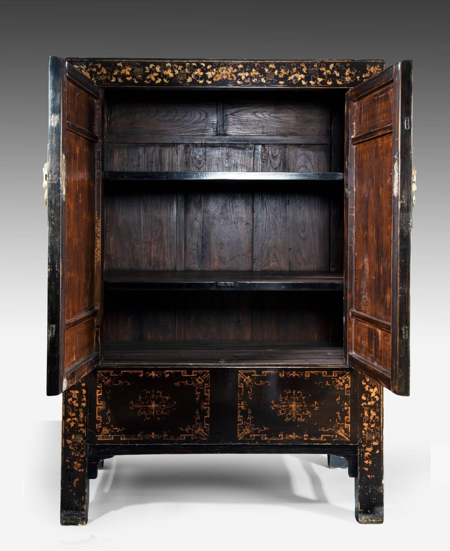 Large 19th Century Black Lacquer and Decorated Chinese Cabinet For Sale 1