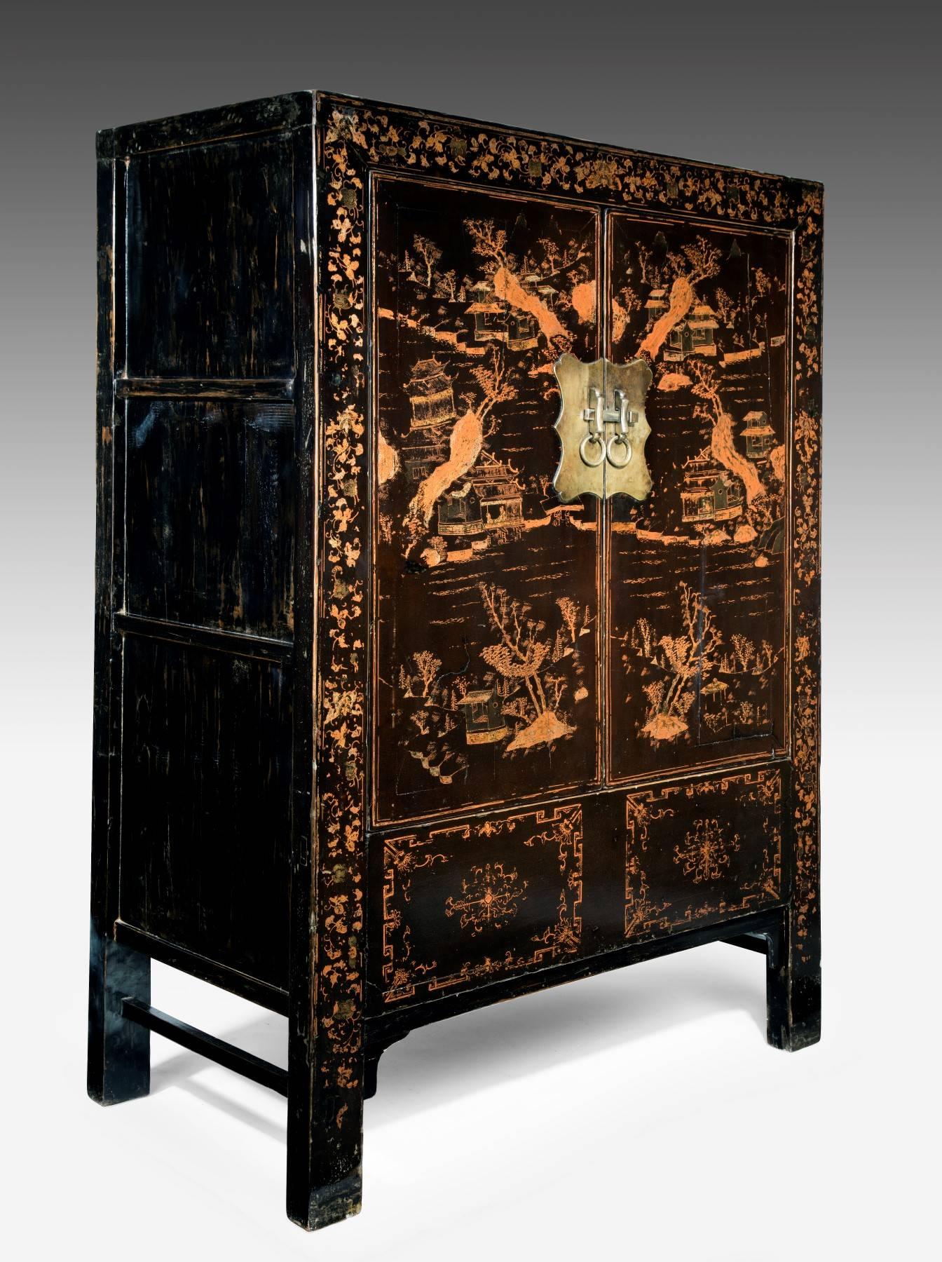 Large 19th Century Black Lacquer and Decorated Chinese Cabinet For Sale 2