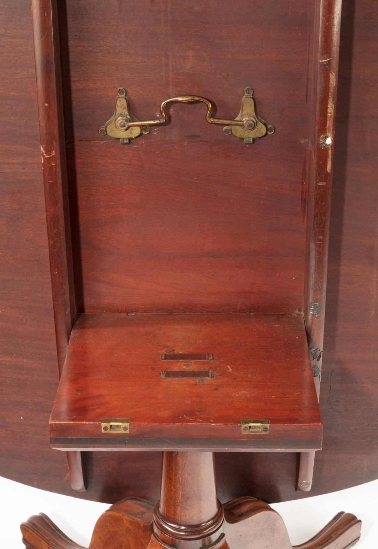 18th Century and Earlier George III Oval Breakfast Table by Gillow For Sale