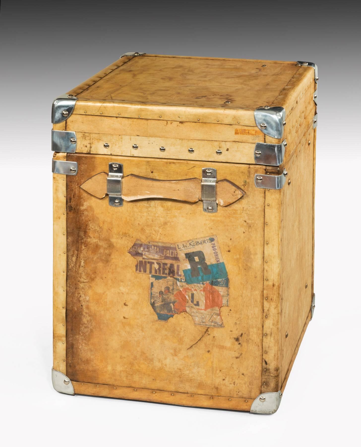 English Unusual Pair of Vintage Luggage Box Trunks For Sale