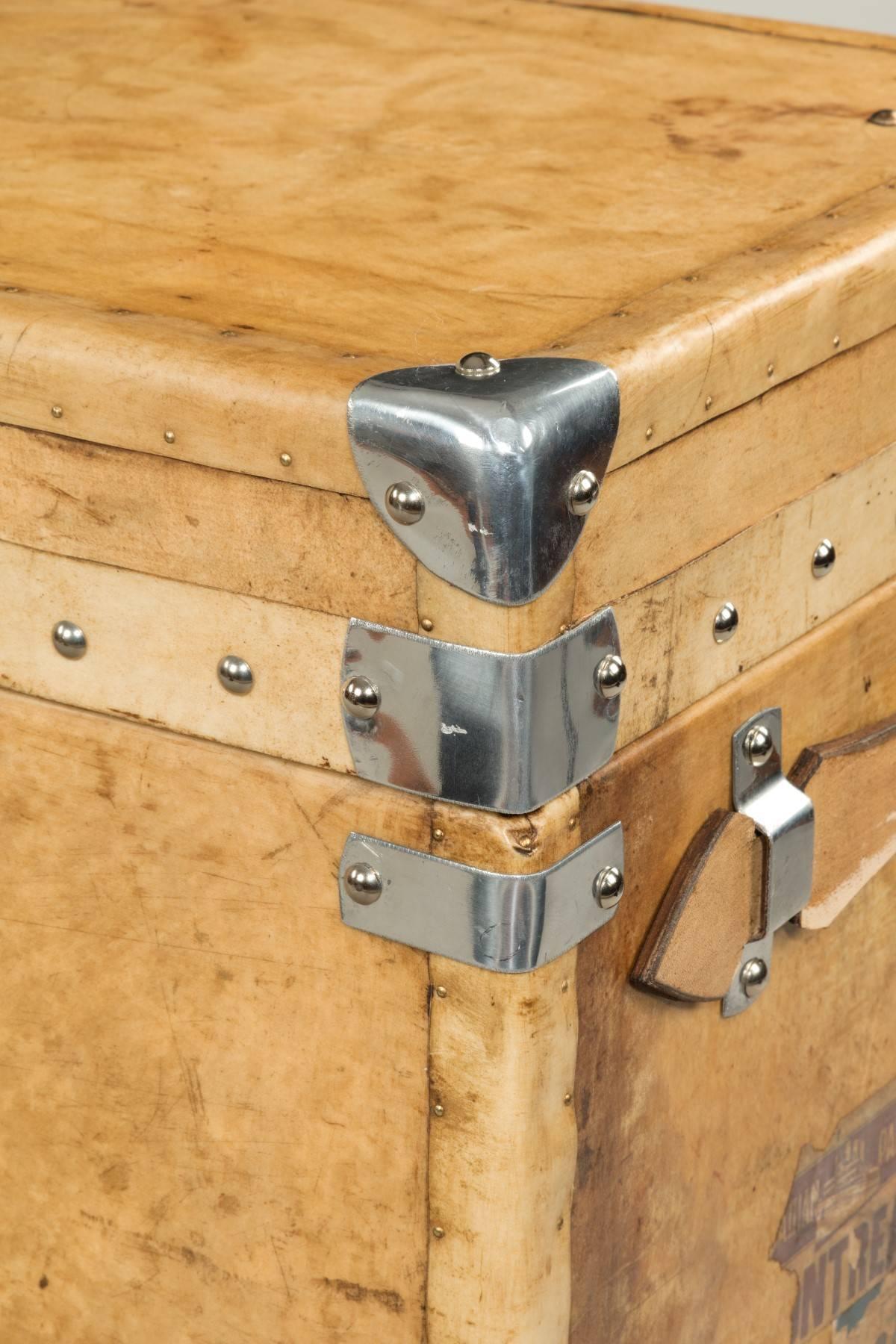 20th Century Unusual Pair of Vintage Luggage Box Trunks For Sale
