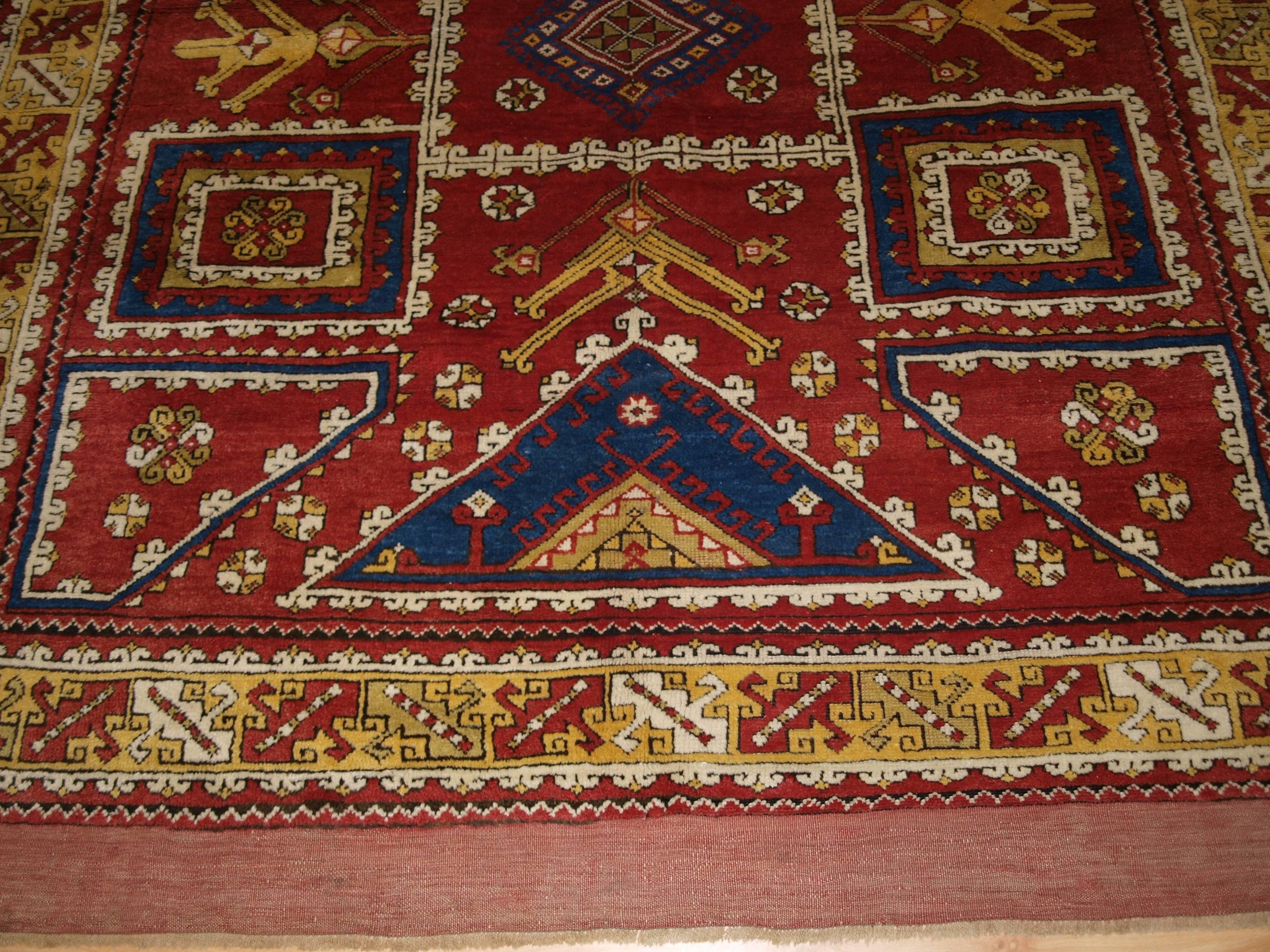 Size: 7ft 9in x 6ft 2in (235 x 187cm).

Antique Turkish Bergama rug of Classic design with superb colour including a very good yellow. The rug is of a Traditional Design from this region,

circa 1900.

The rug has very soft wool and a very