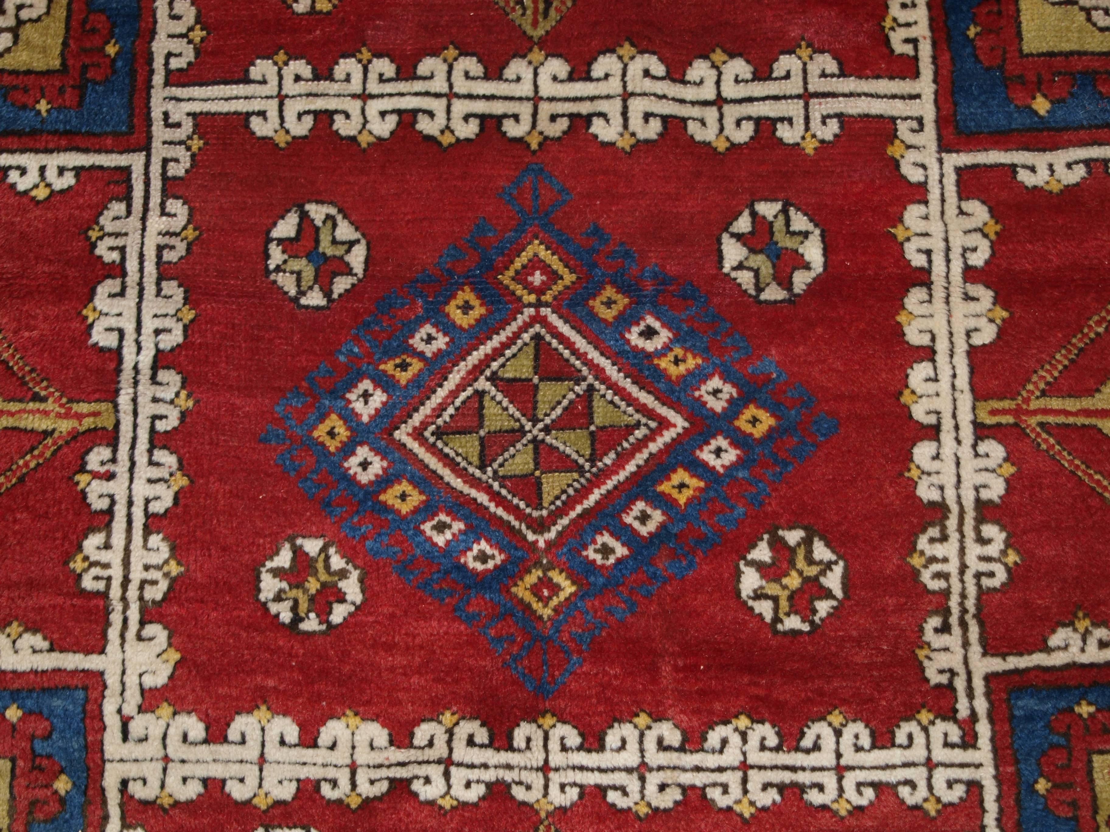 Antique Turkish Bergama Rug of Classic Design with Superb Color, circa 1900 In Excellent Condition For Sale In Moreton-in-Marsh, GB