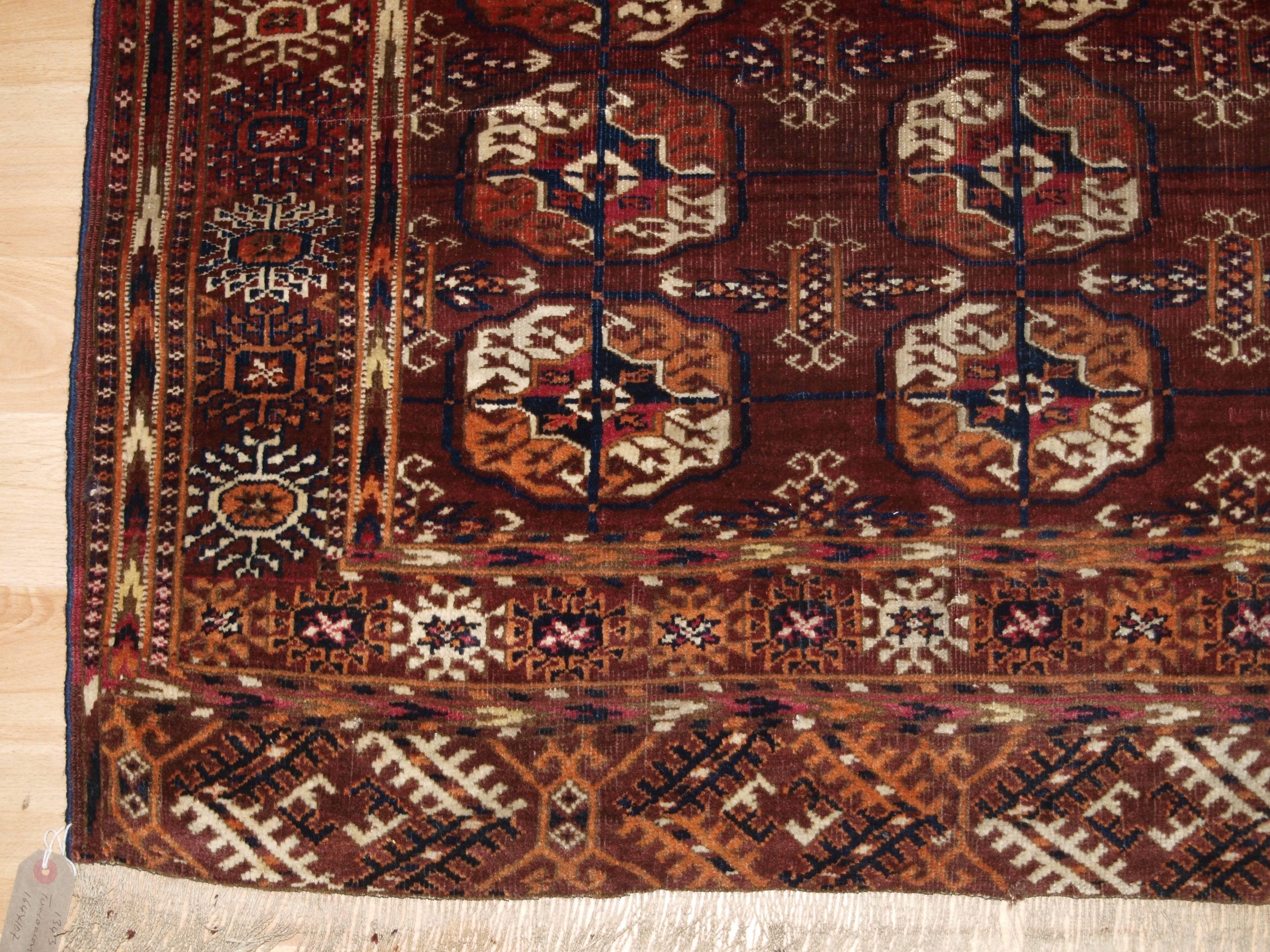 Antique Tekke Turkmen ‘Dip Khali’ Rug of Small Size In Excellent Condition For Sale In Moreton-in-Marsh, GB