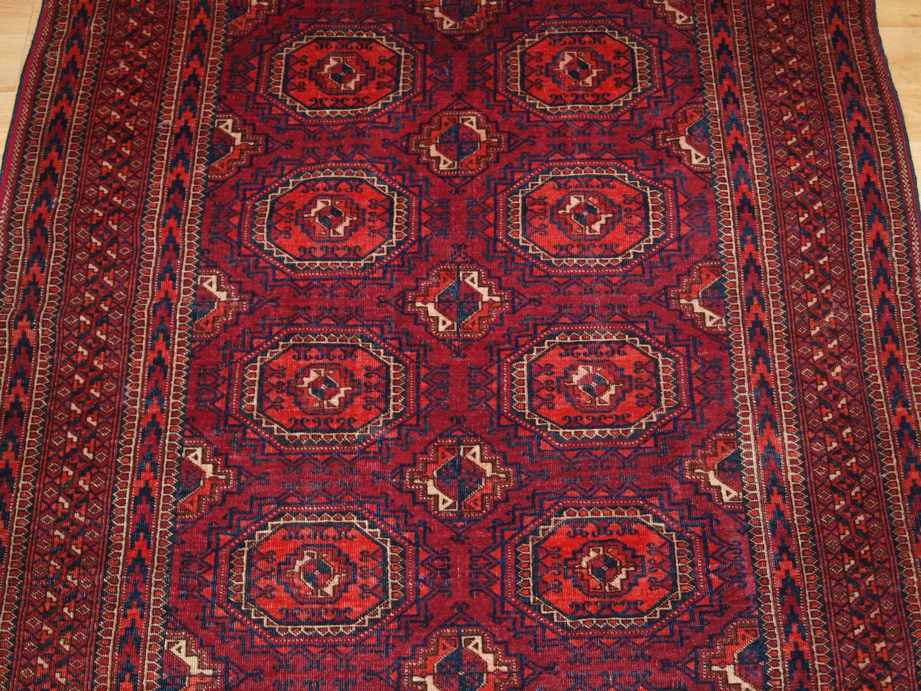 Antique Tekke Turkmen rug, salor turreted guls, fine weave, cochineal dye, circa 1890.
Size: 6ft 0in x 3ft 11in (183 x 120cm).

Antique Tekke Turkmen rug of small size, with fine weave, superb Cochineal color.

circa 1890.

This is an good