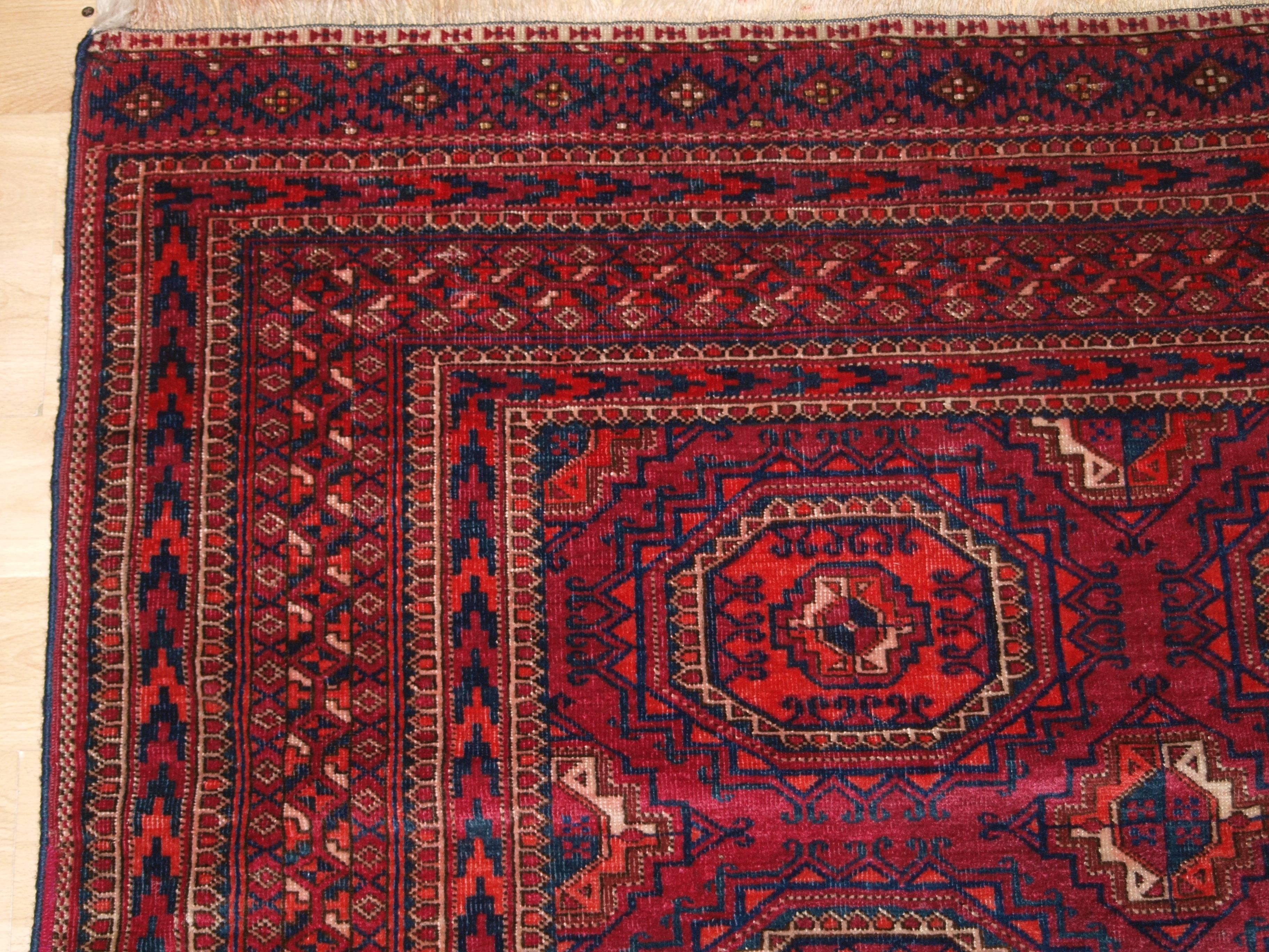 Central Asian Antique Tekke Turkmen Rug of Small Size, with Fine Weave, Cochineal Color For Sale