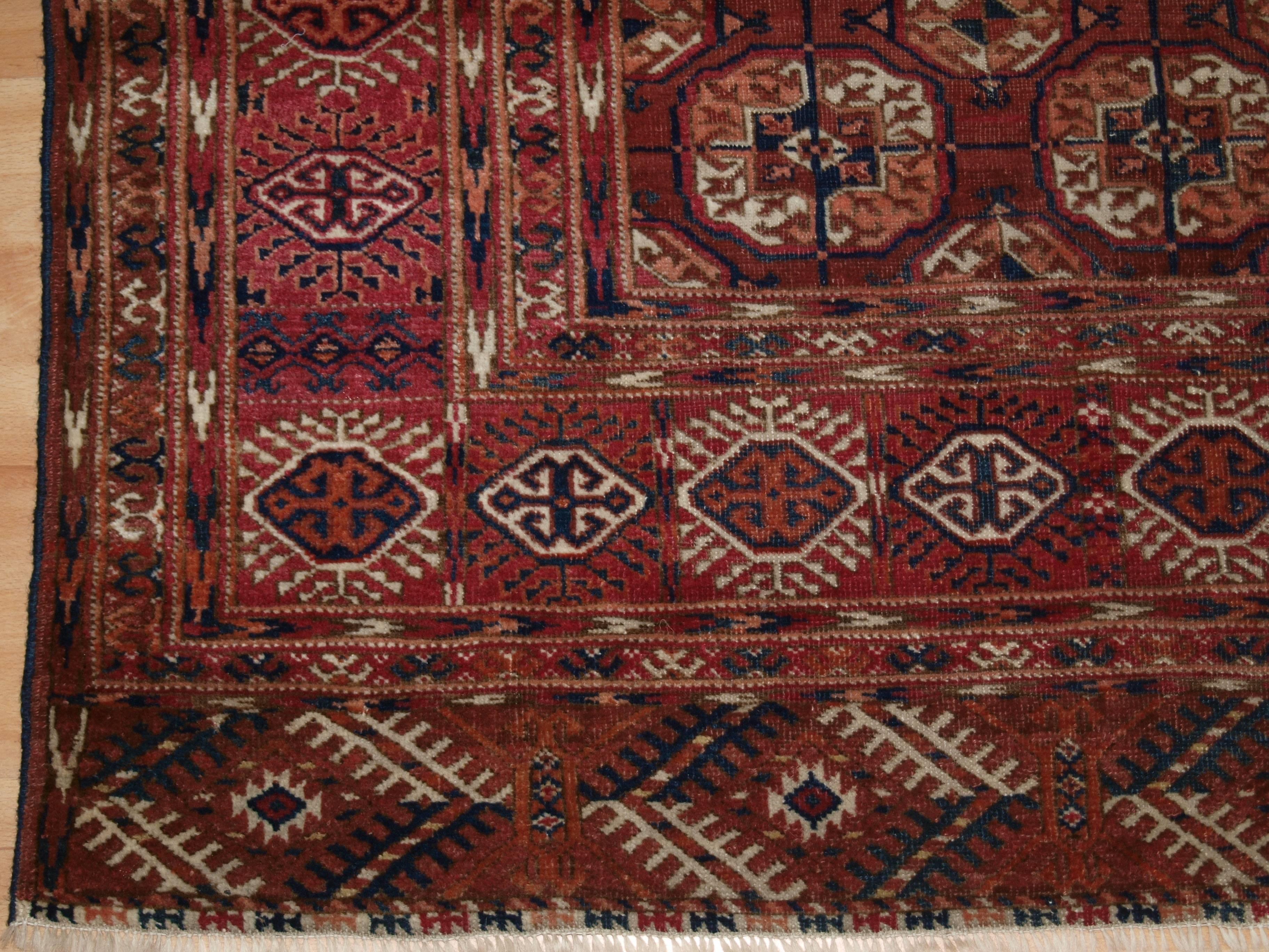 Central Asian Antique Tekke Turkmen Rug of Excellent Design and Color For Sale