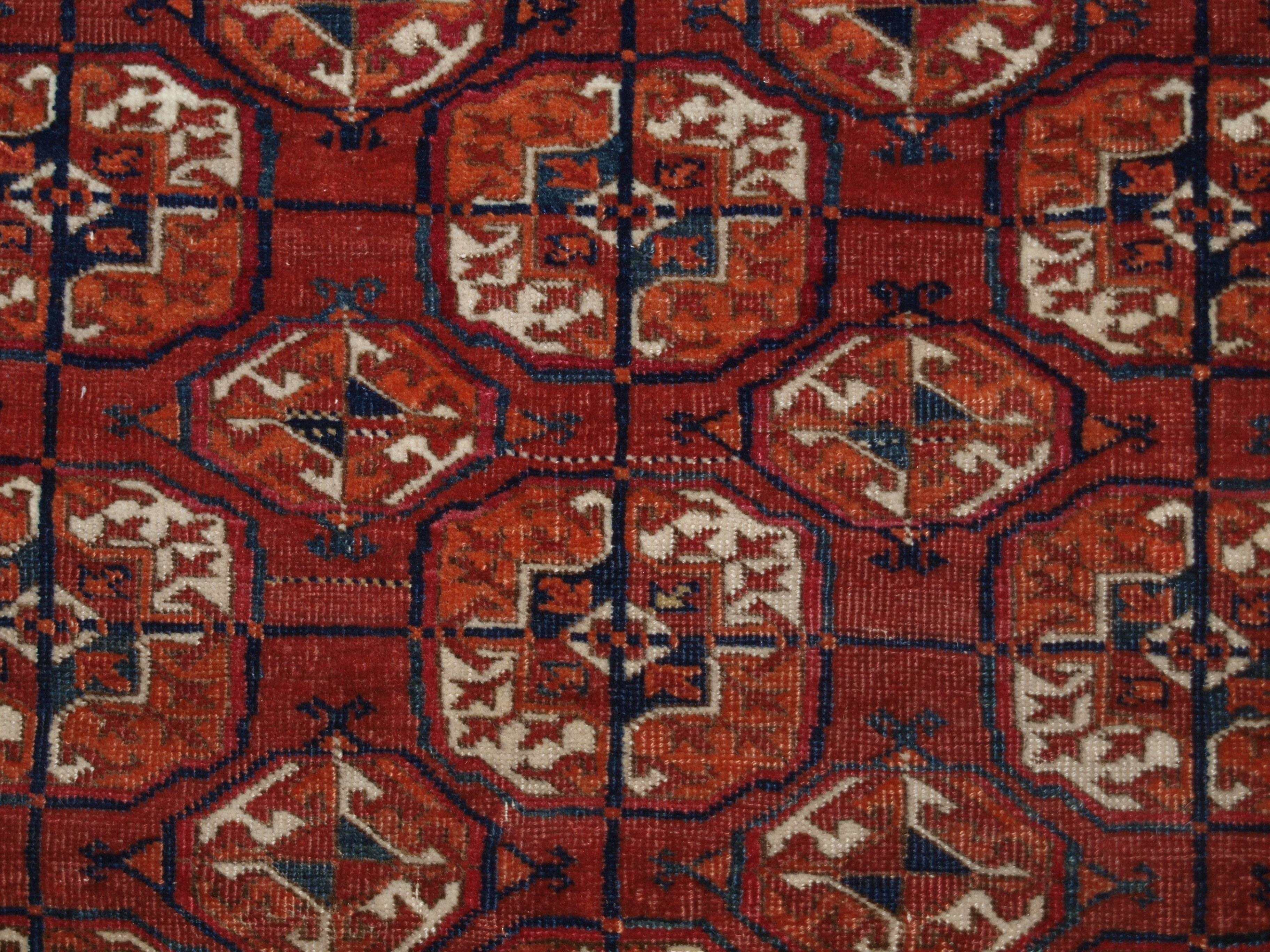 Antique Tekke Turkmen rug, excellent condition, good size and color, circa 1900.
Size: 7ft 1in x 4ft 0in (217 x 123cm).

Antique Tekke Turkmen rug of excellent design and color, fine weave and good size; the rug is of a soft red color. 

circa