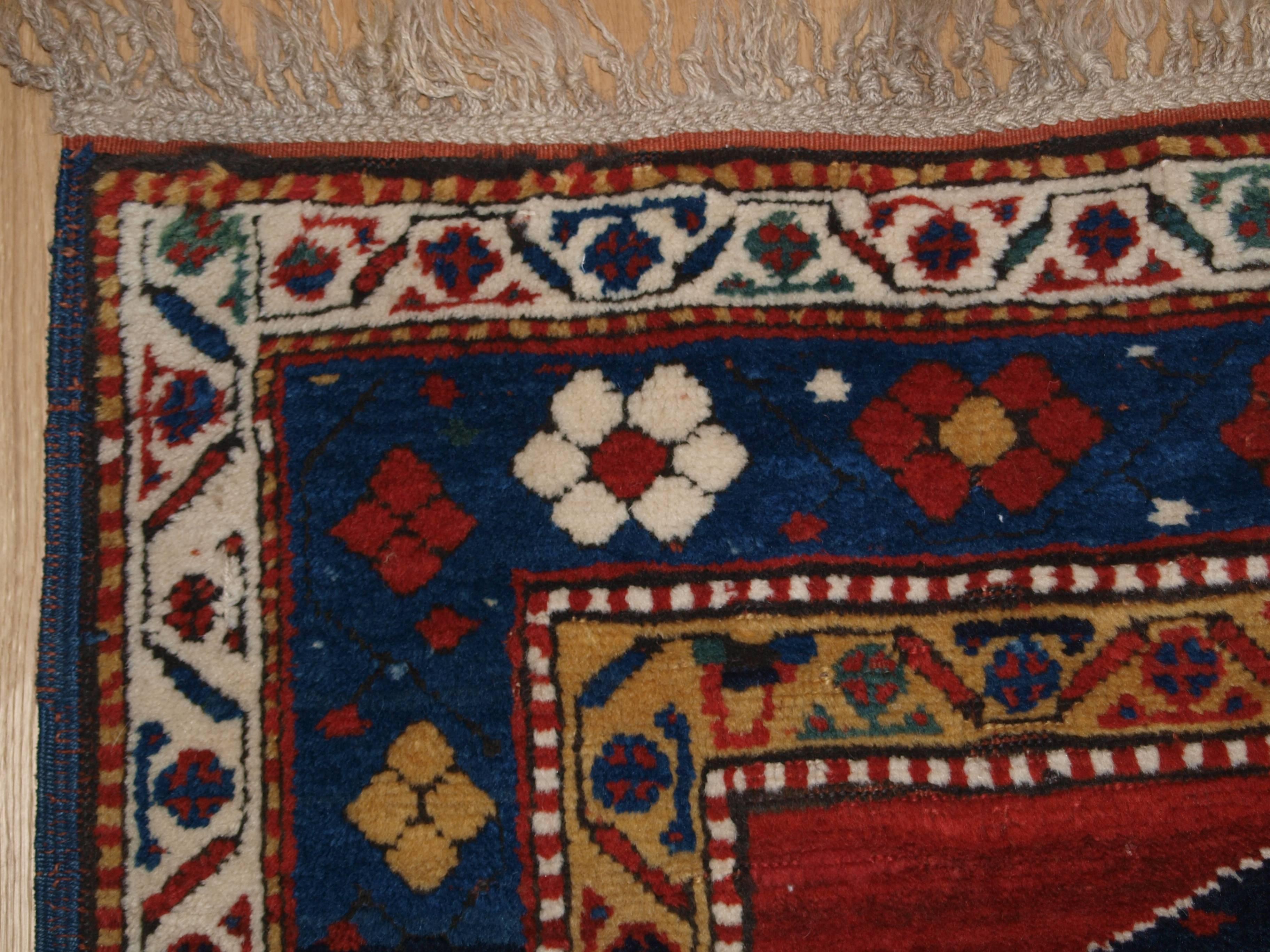 Antique Caucasian Kazak Rug with Linked Medallion Design For Sale 4