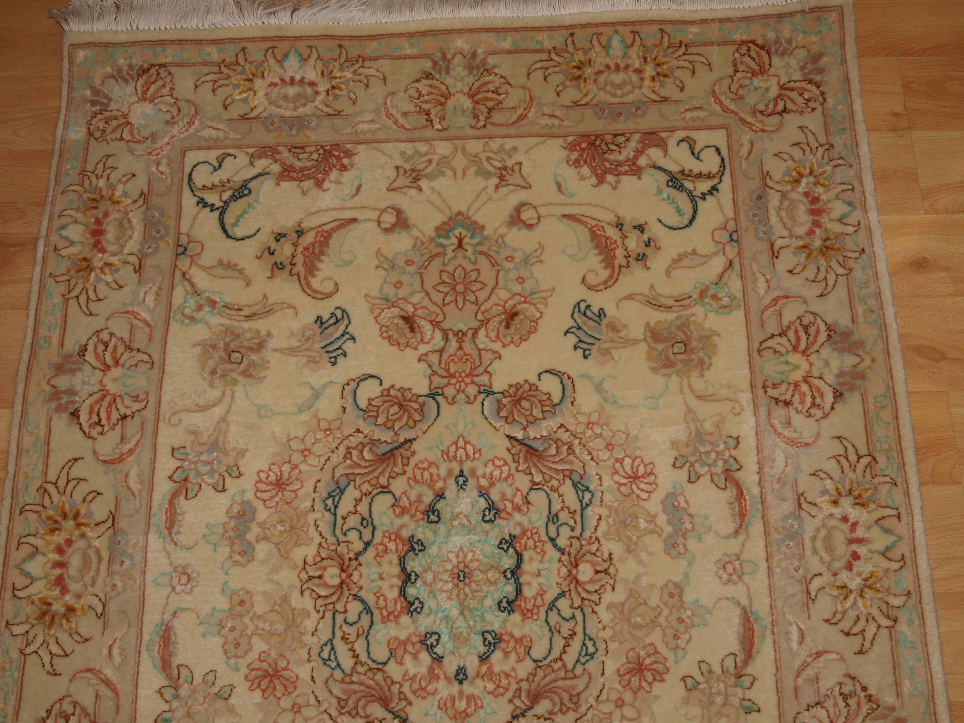 Very Fine Hand-Knotted Persian Tabriz Runner in Lambs Wool and Silk For Sale 2