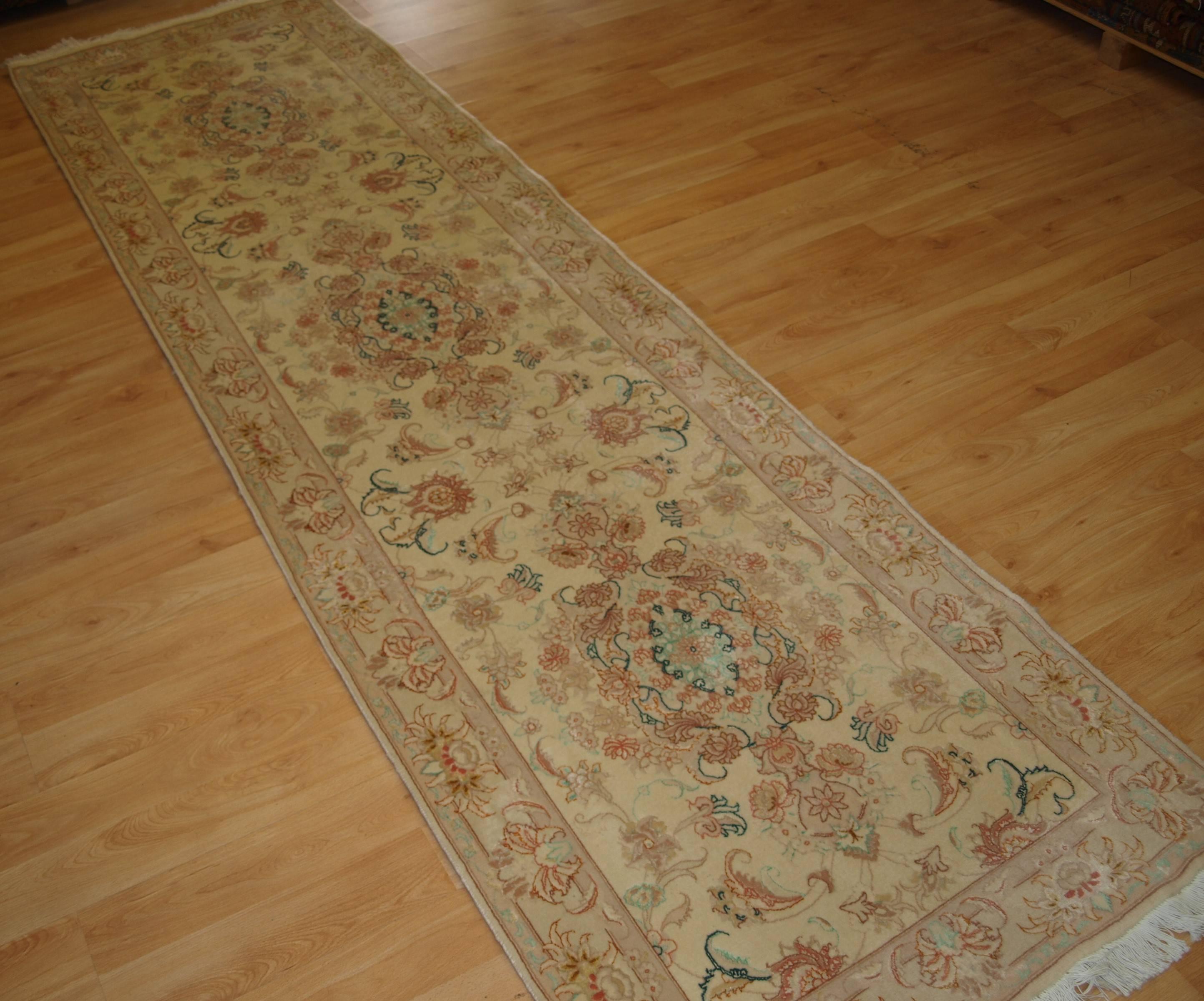 Very Fine Hand-Knotted Persian Tabriz Runner in Lambs Wool and Silk For Sale 1
