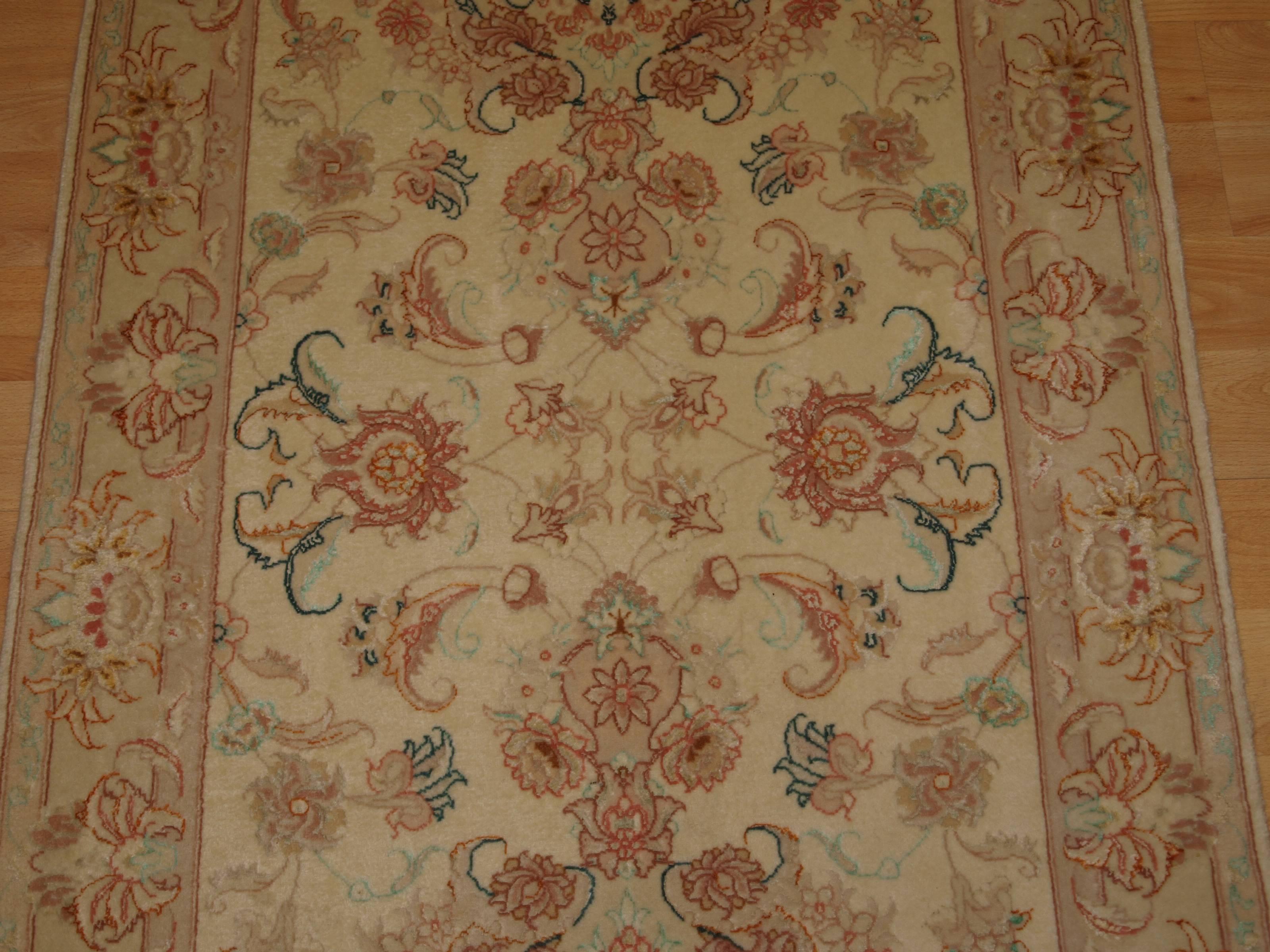 Very Fine Hand-Knotted Persian Tabriz Runner in Lambs Wool and Silk For Sale 5