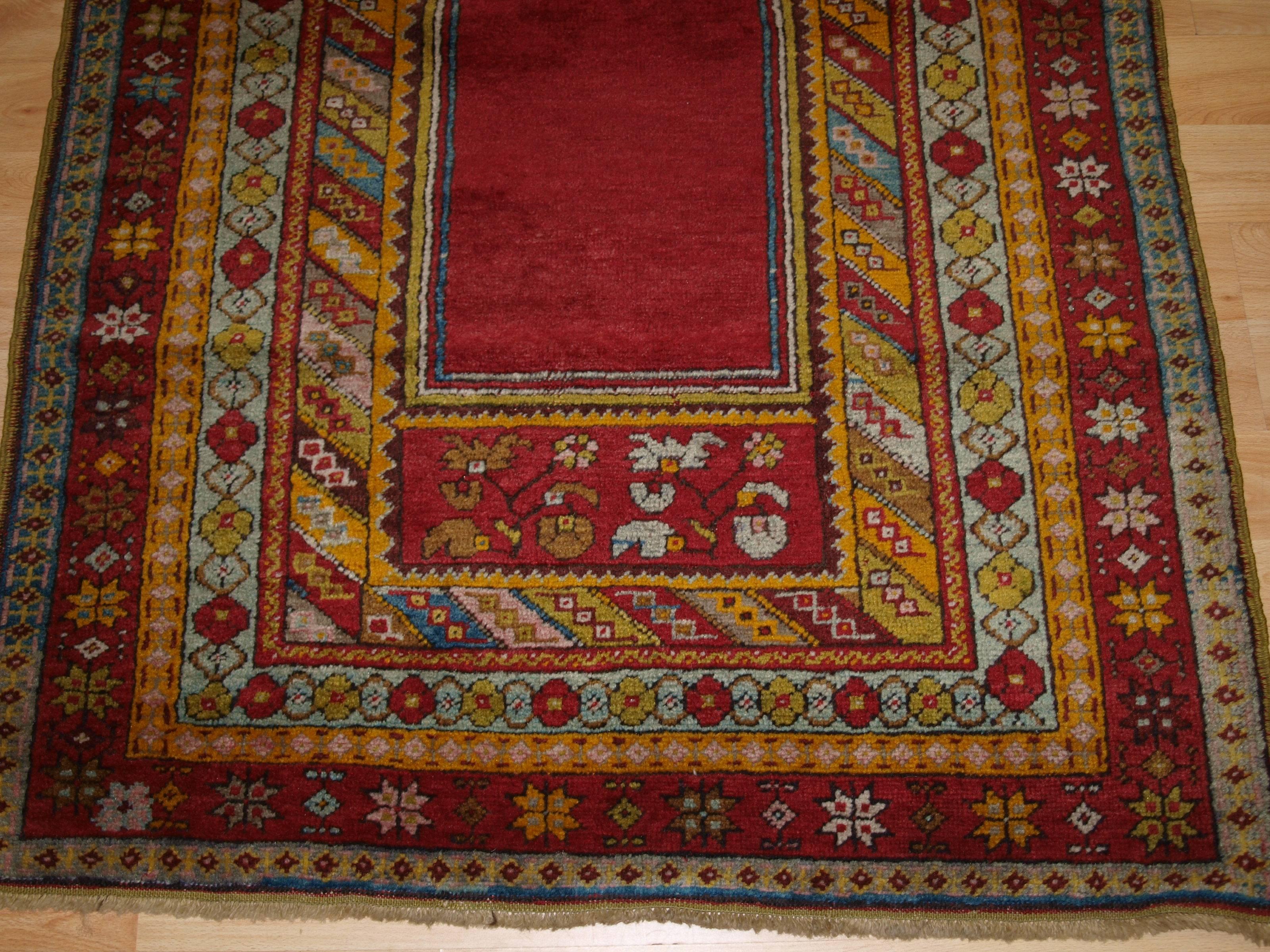 Early 20th Century Antique Anatolian Kirsehir Village Prayer Rug of Traditional Design For Sale
