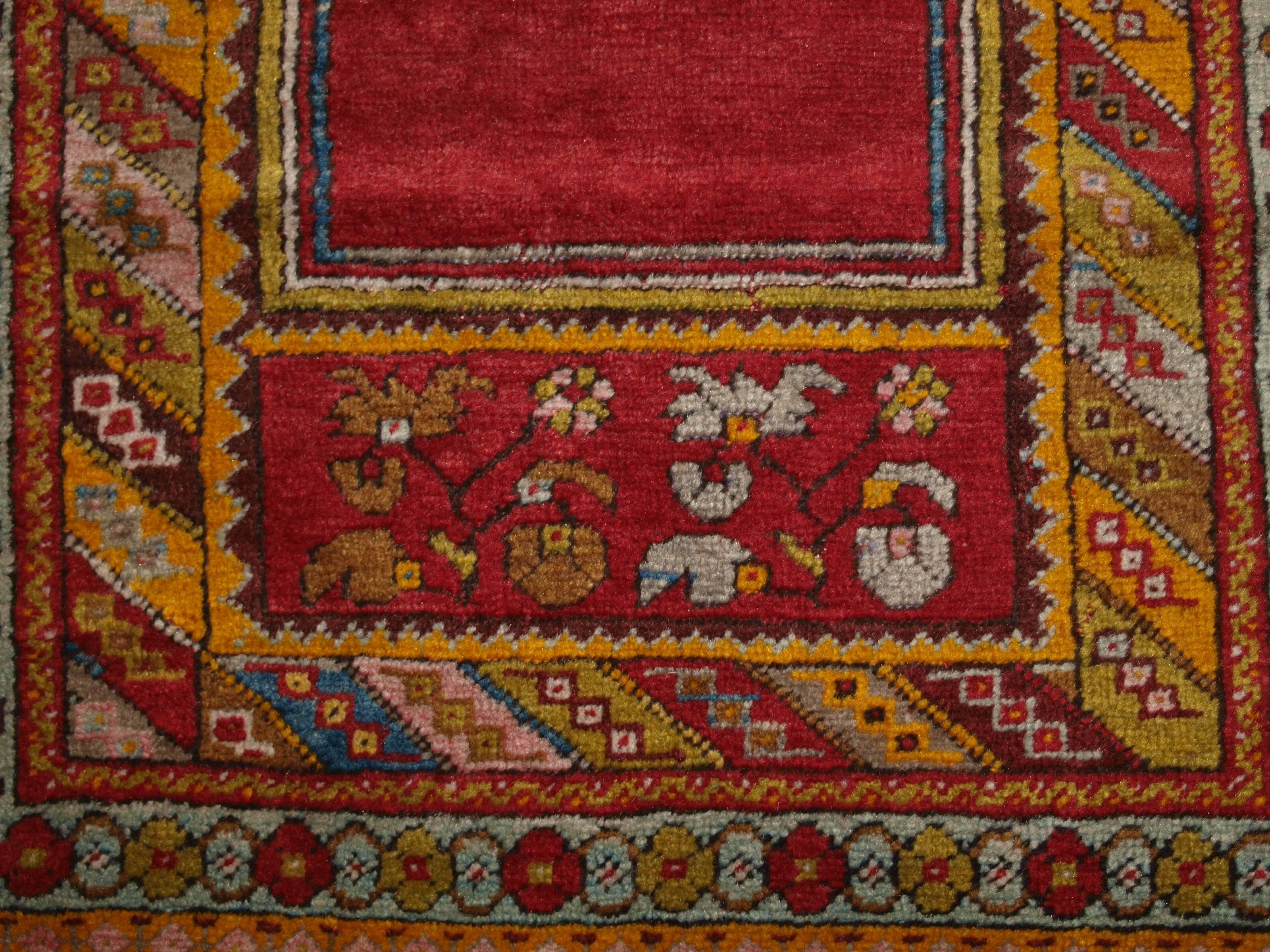 Antique Anatolian Kirsehir Village Prayer Rug of Traditional Design For Sale 1