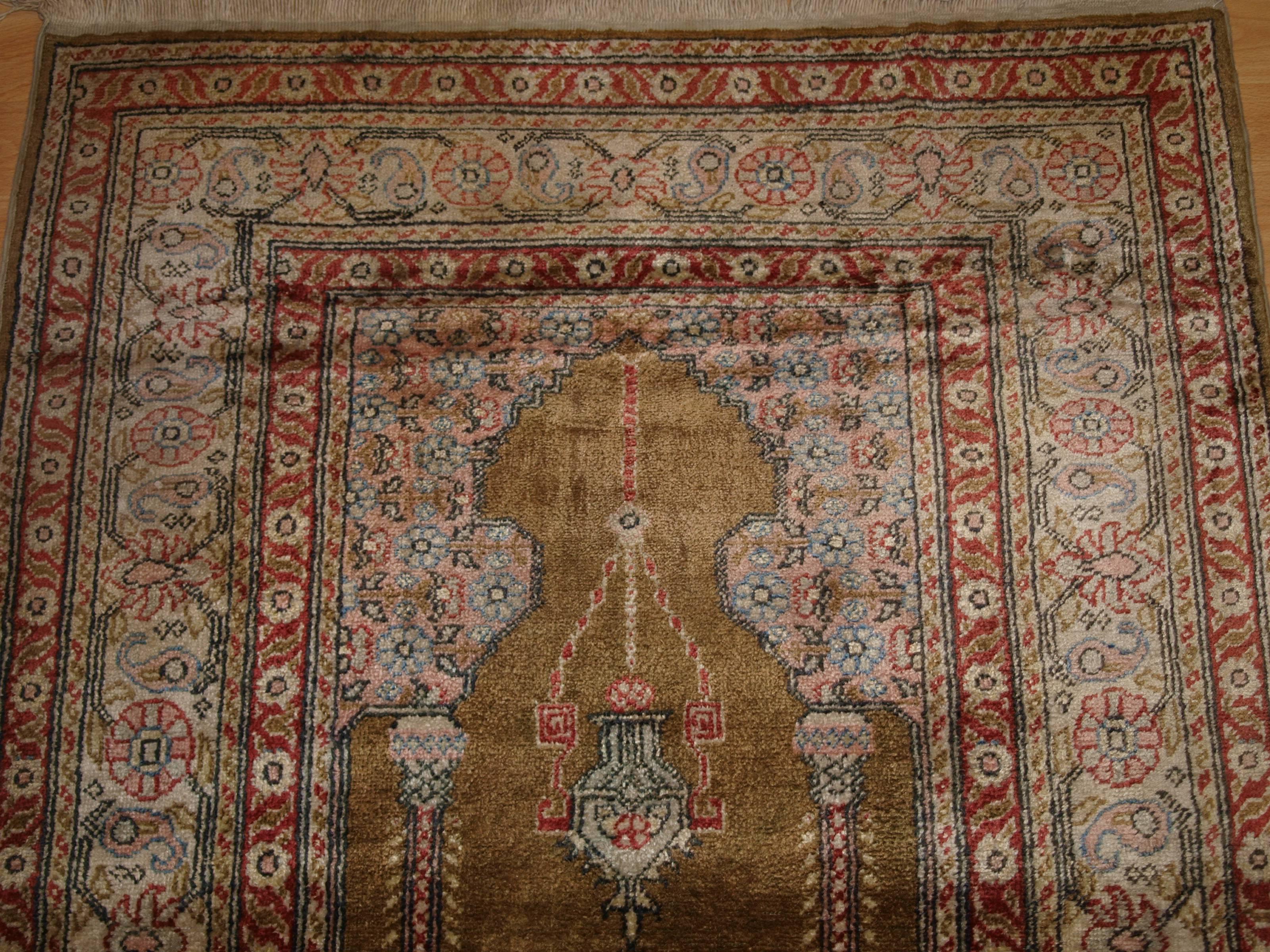 Antique Anatolian Kayseri 'Art Silk' Prayer Rug In Excellent Condition For Sale In Moreton-in-Marsh, GB