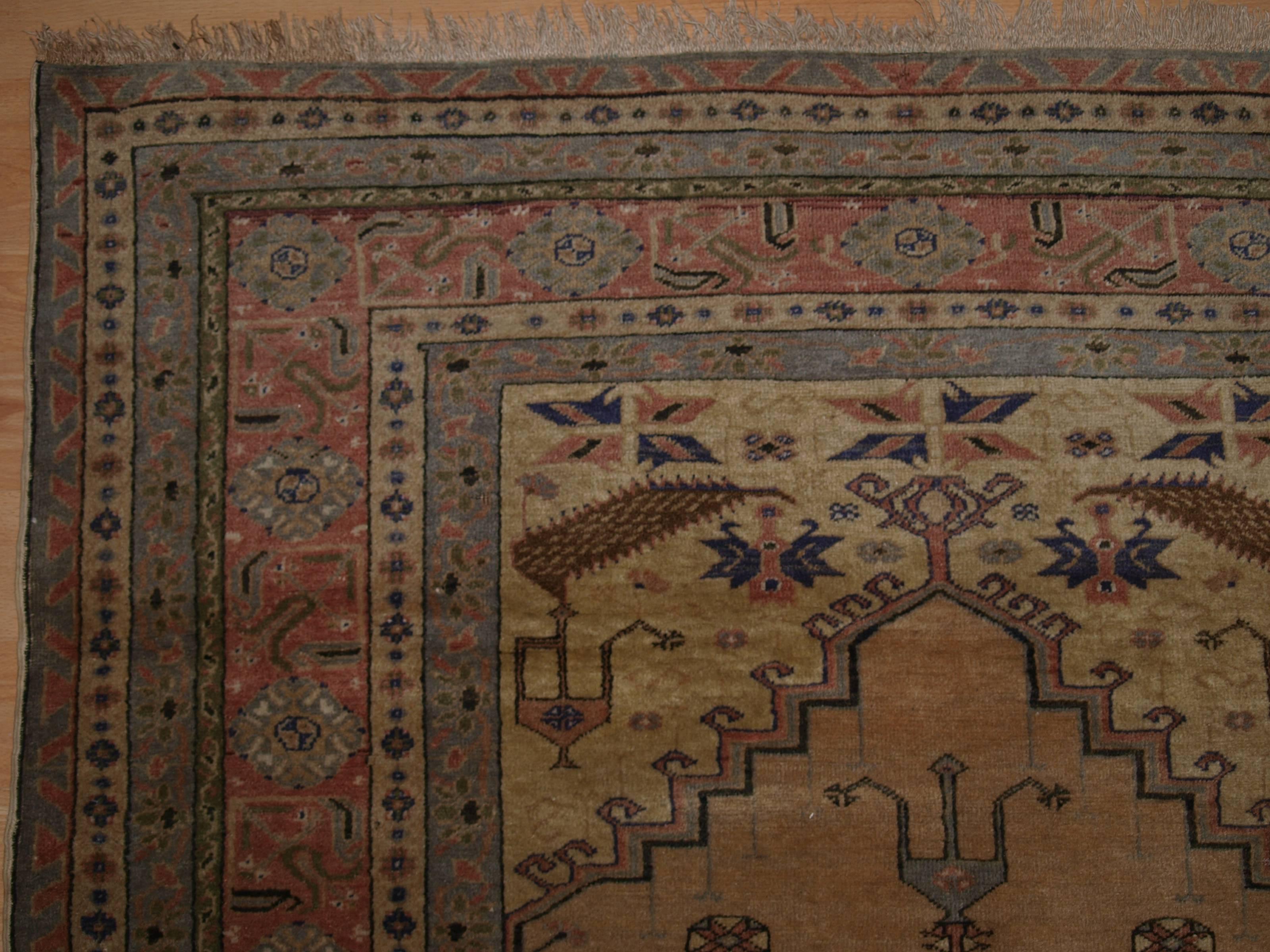 Antique Turkish Kayseri Prayer Rug of Traditional Ladik Design In Excellent Condition For Sale In Moreton-in-Marsh, GB