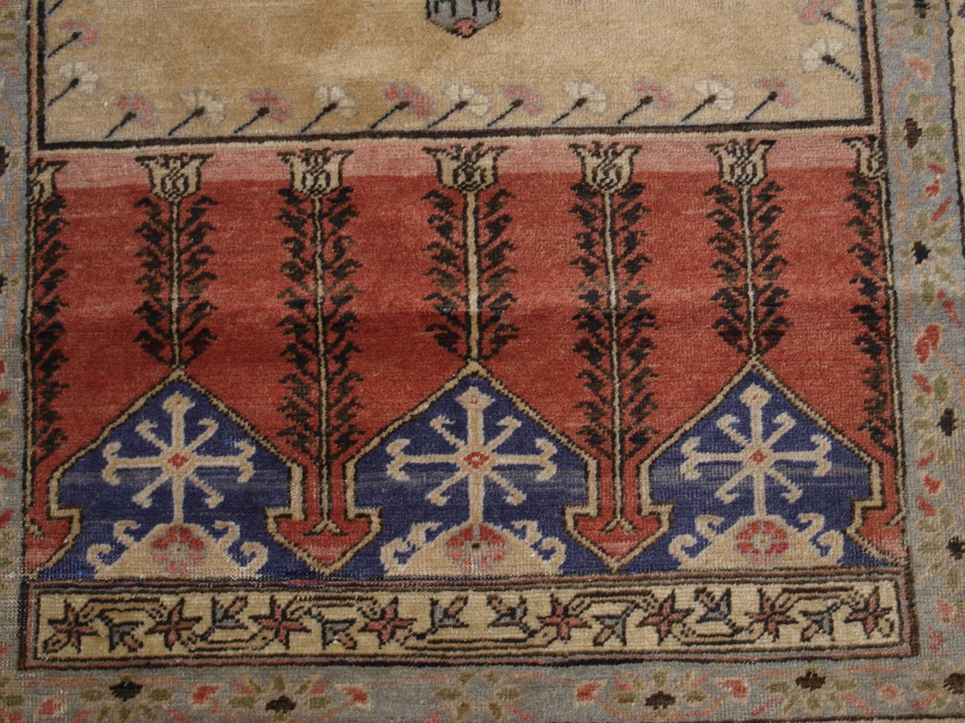 Antique Turkish Kayseri Prayer Rug of Traditional Ladik Design For Sale 3