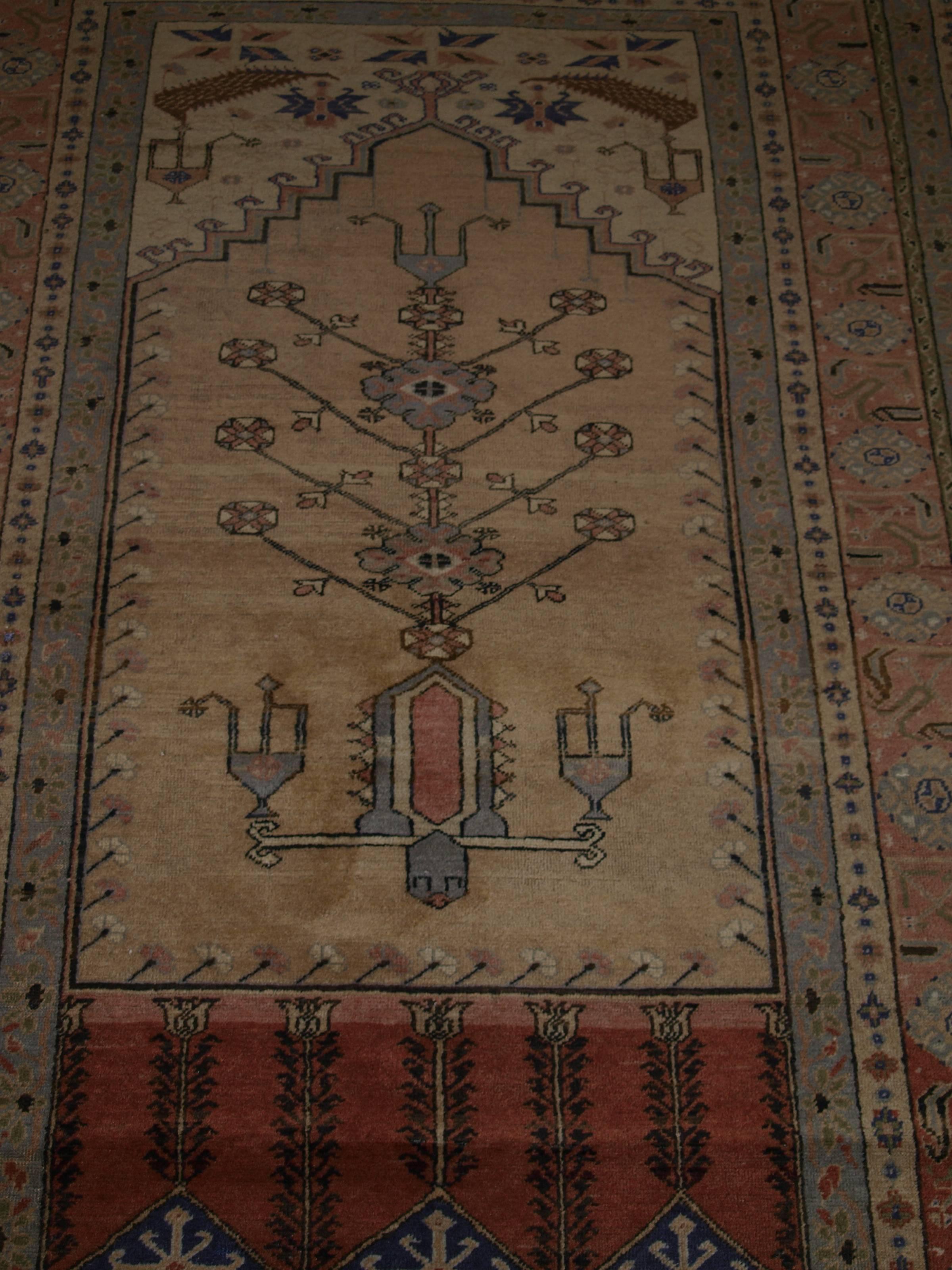 Antique Turkish Kayseri Prayer Rug of Traditional Ladik Design For Sale 4