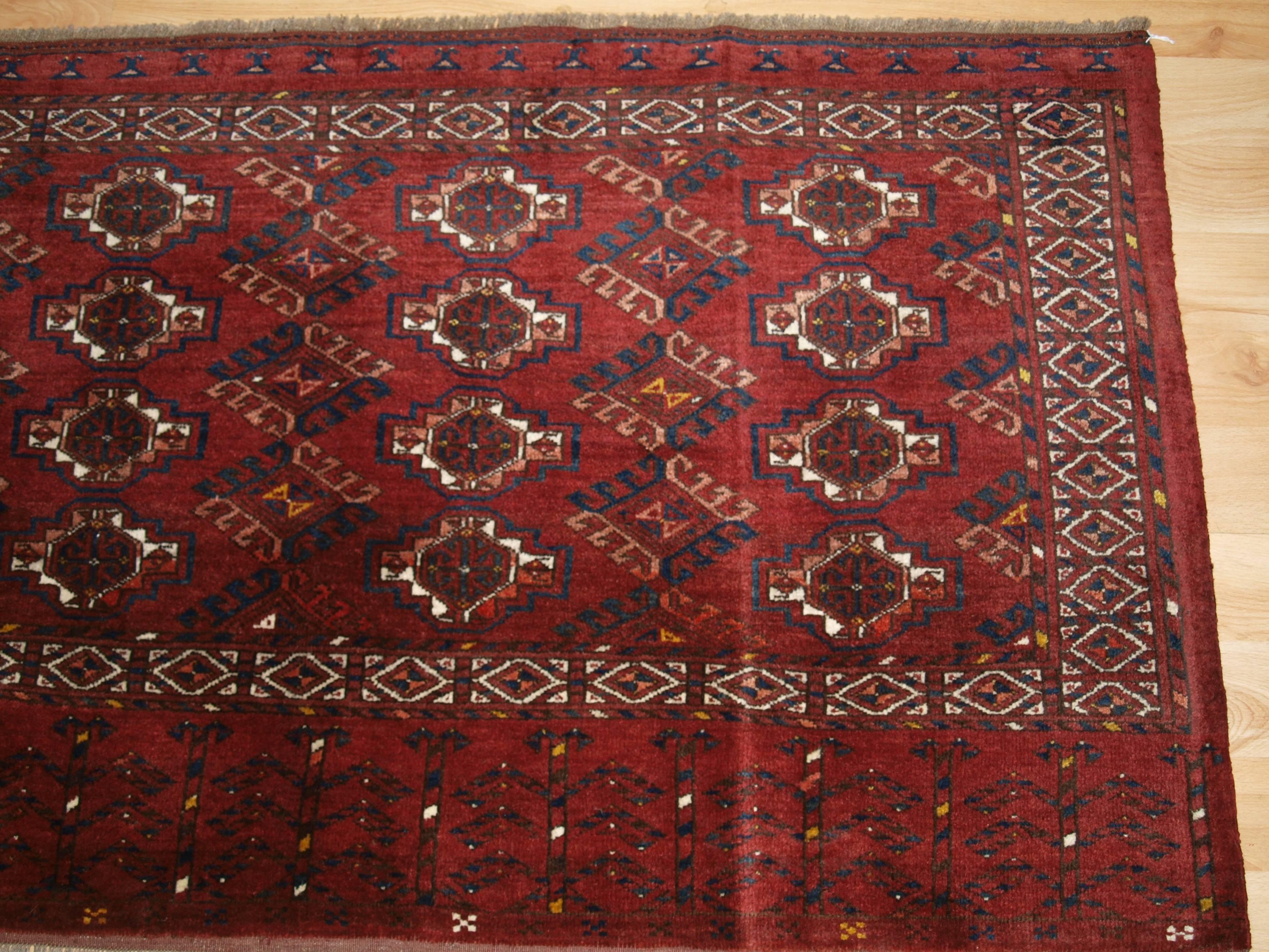 Antique Ersari Turkmen 12 Gul Chuval of Large Size, with Superb Rich Color In Excellent Condition For Sale In Moreton-in-Marsh, GB
