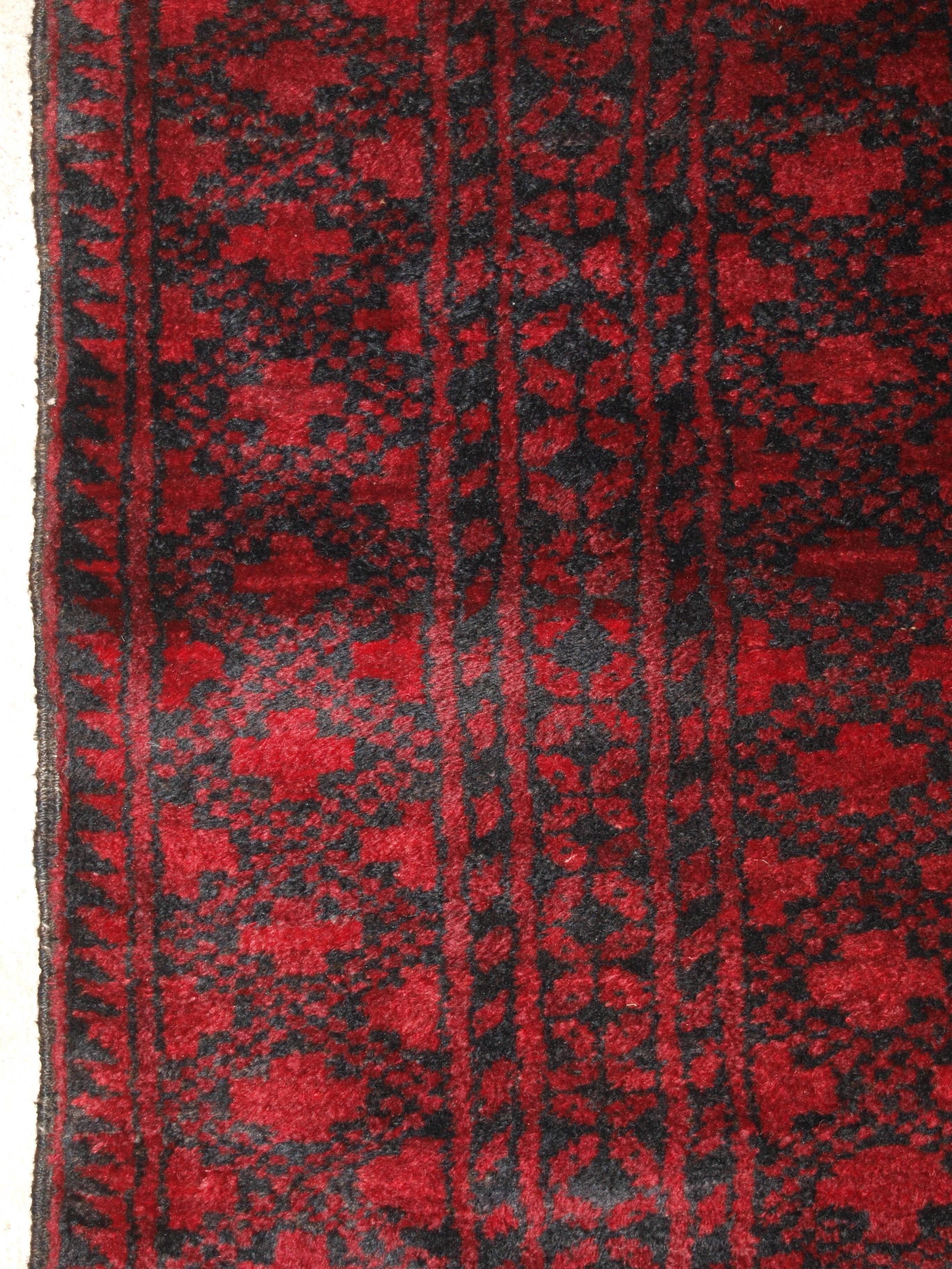 Old Red Afghan Carpet with Traditional Design, circa 1920 In Excellent Condition For Sale In Moreton-in-Marsh, GB