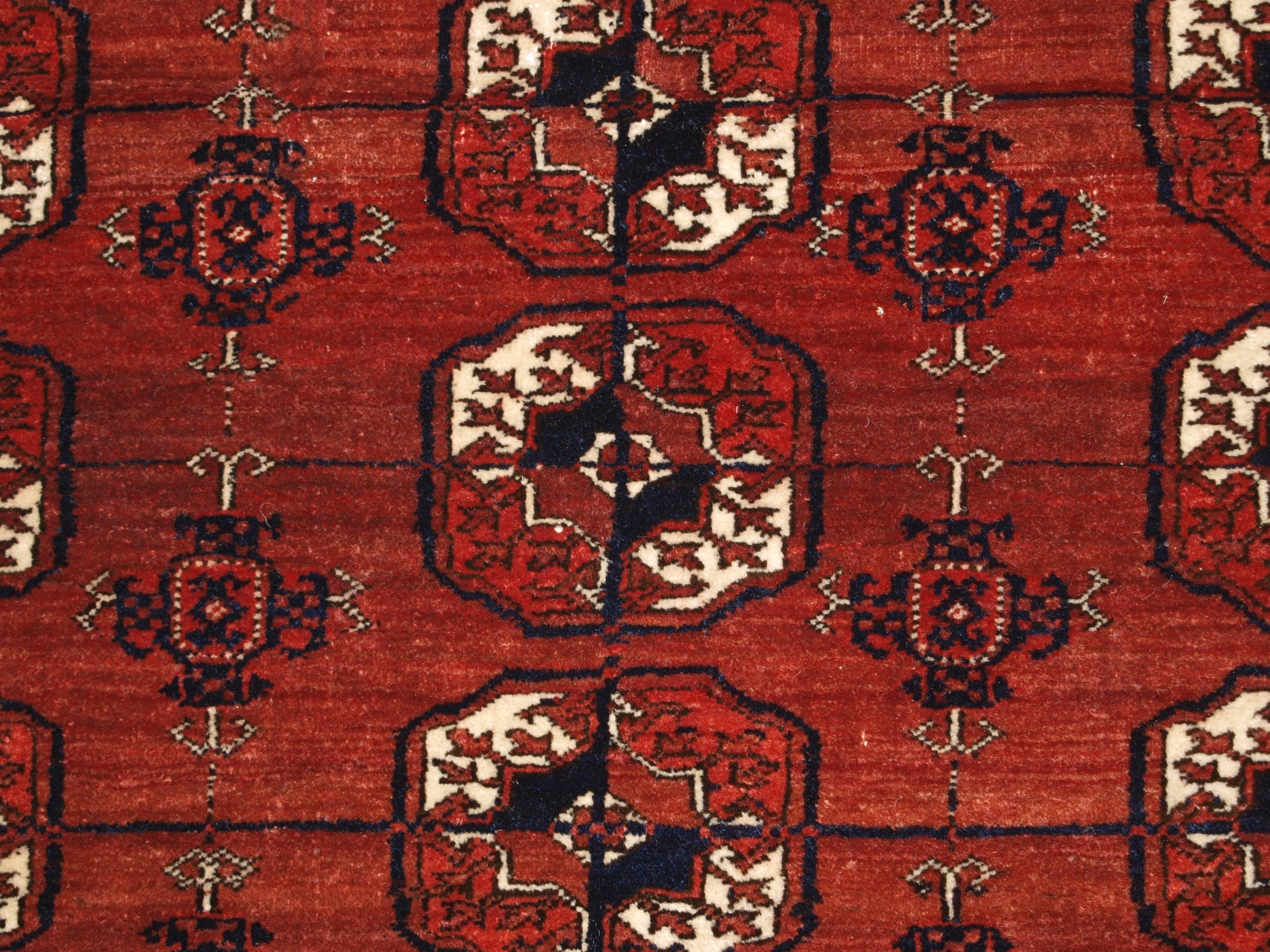 Antique Tekke Turkmen Rug of Excellent Design and Color, circa 1900 For Sale 1