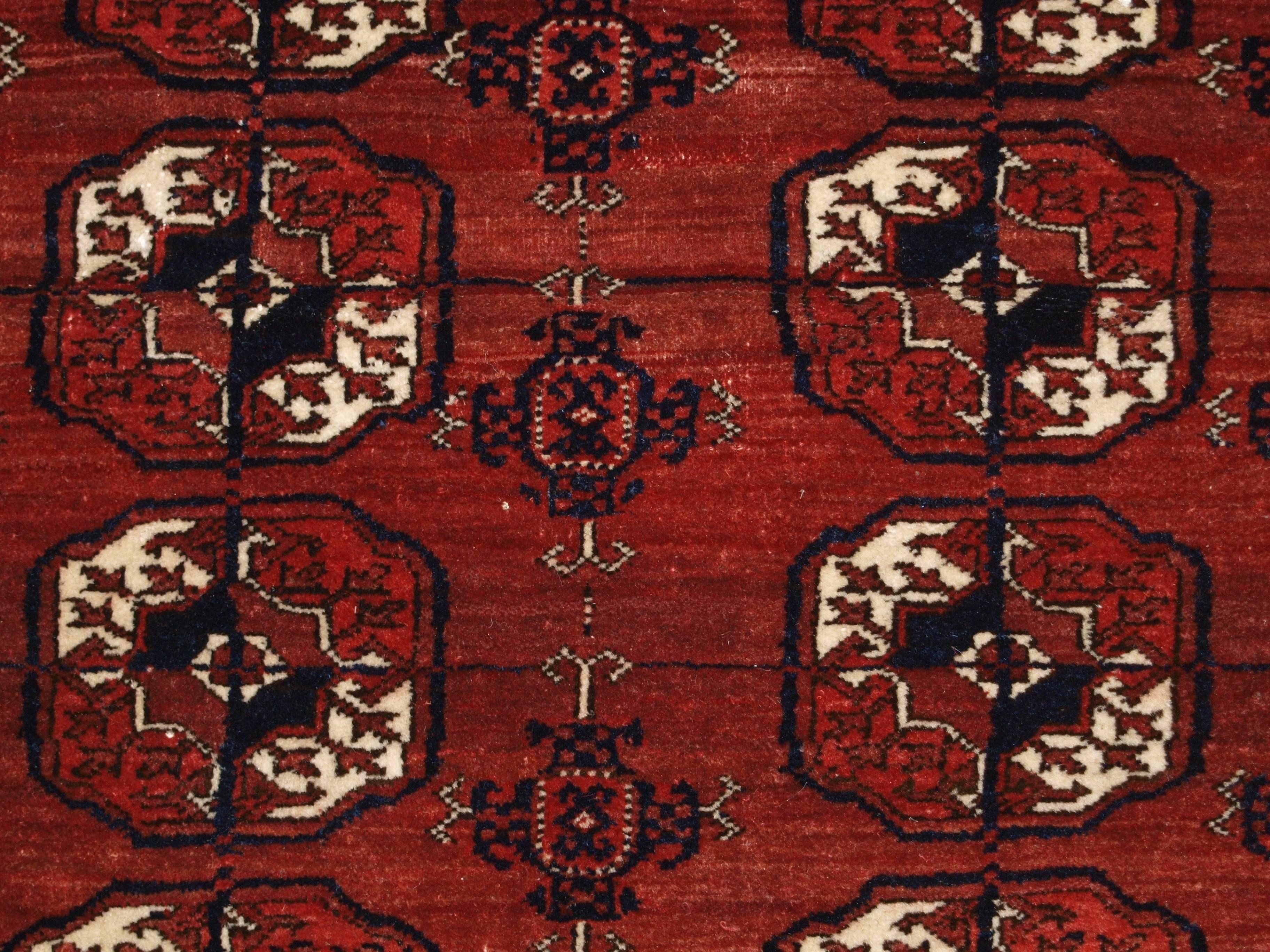 Antique Tekke Turkmen Rug of Excellent Design and Color, circa 1900 For Sale 2