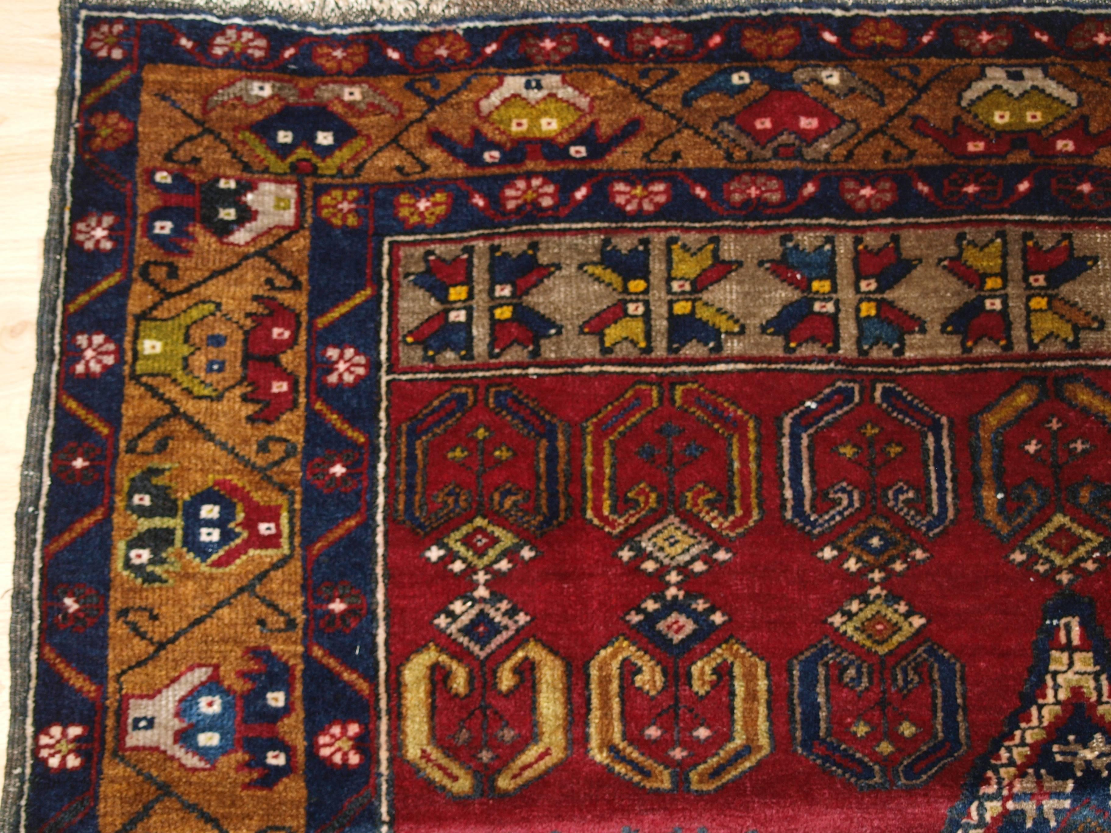 Old Turkish Anatolian Yahyali rug, classic design and great colour, circa 1920.
Size: 6ft 5in x 3ft 7in (184 x 117cm).

Antique Anatolian Yahyali rug with traditional large medallion design.

circa 1920.

A very good example of this Classic