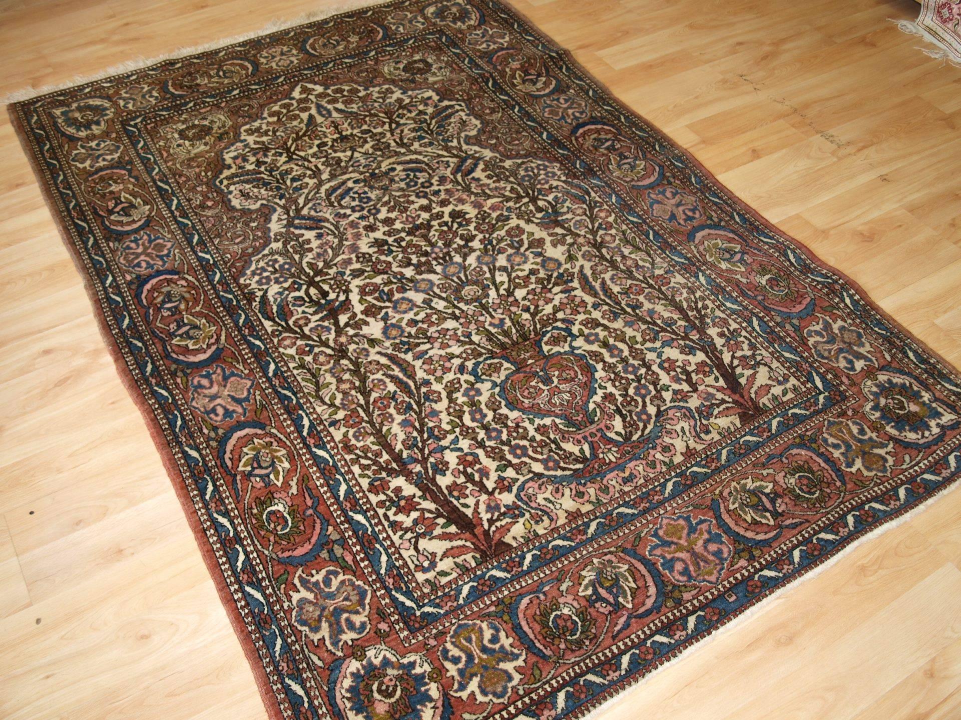 Antique isfahan prayer rug of floral vase design, one of a pair, circa 1900
Size: 6ft 7in x 4ft 6in (200 x 136cm).

Antique Isfahan prayer rug with a very traditional floral vase design. 

circa 1900.

The floral spray growing out of the vase