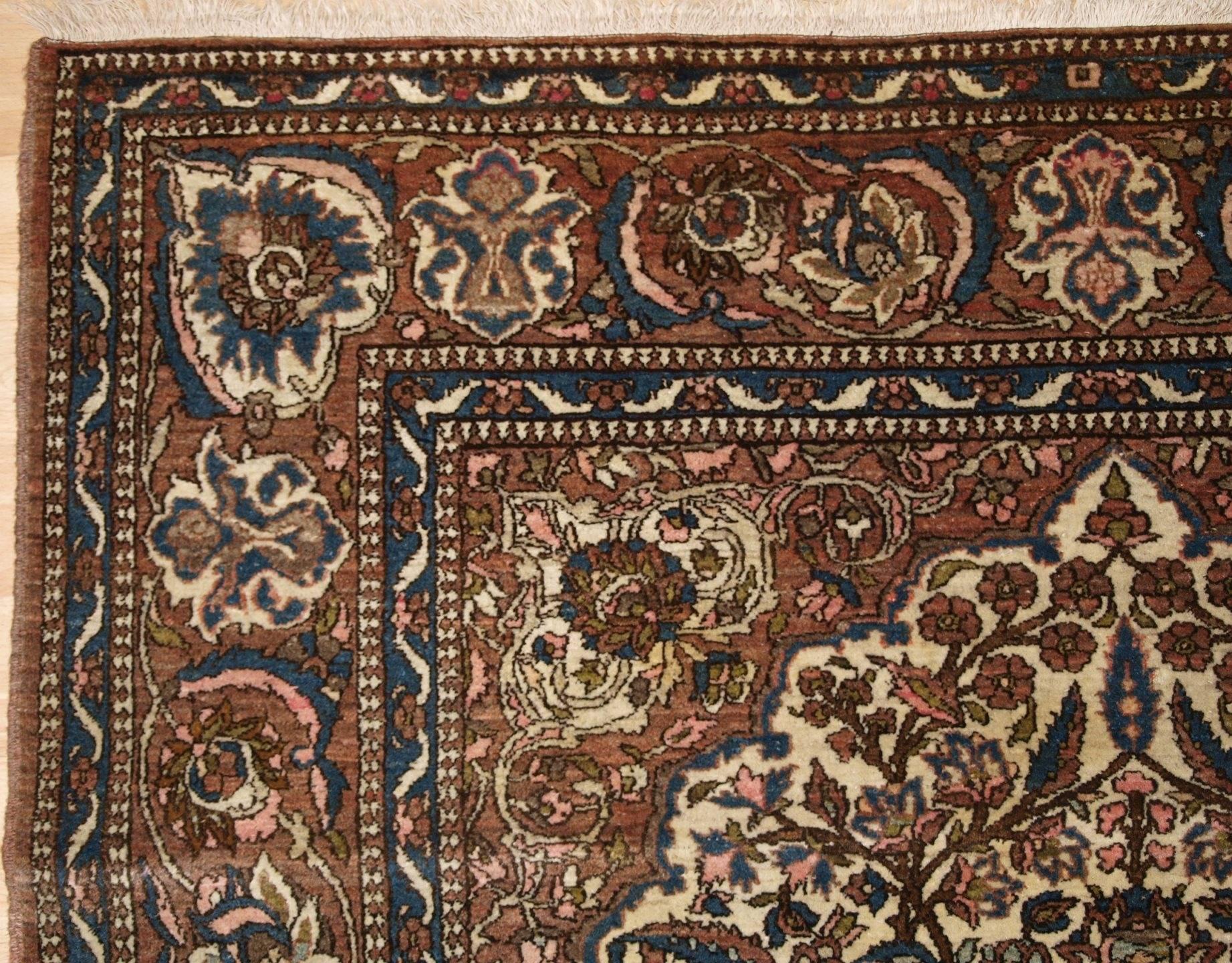 Central Asian Isfahan Prayer Rug with a Very Traditional Floral Vase Design, circa 1900 For Sale