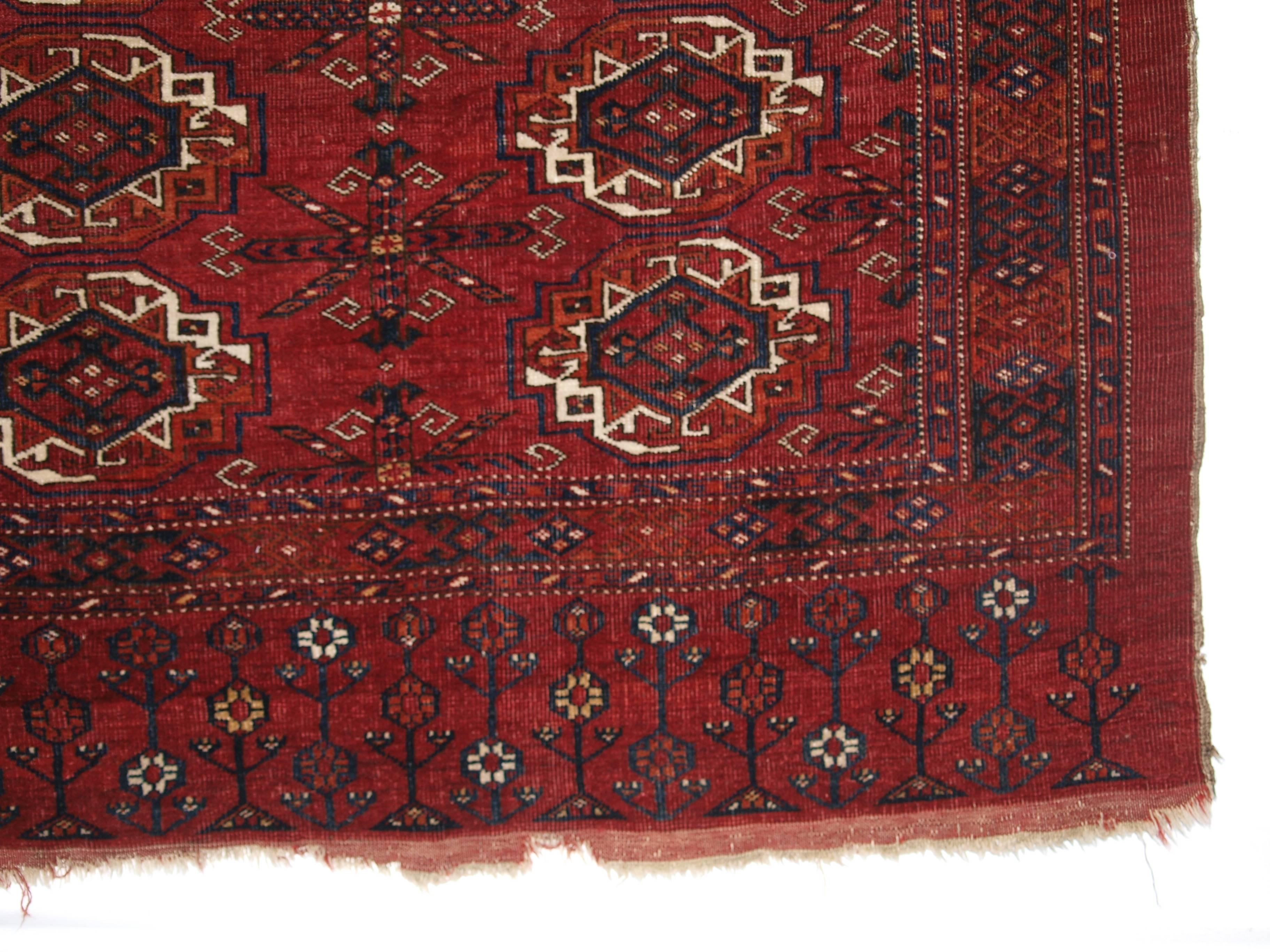 Antique Ersari Turkmen 12 Gul Chuval, superb floral elem, circa 1900.
Size: 5ft 1in x 3ft 5in (154 x 103cm). 

Antique Ersari Turkmen 12 gul chuval of large size, with superb rich color. The elem design is a really outstanding flower