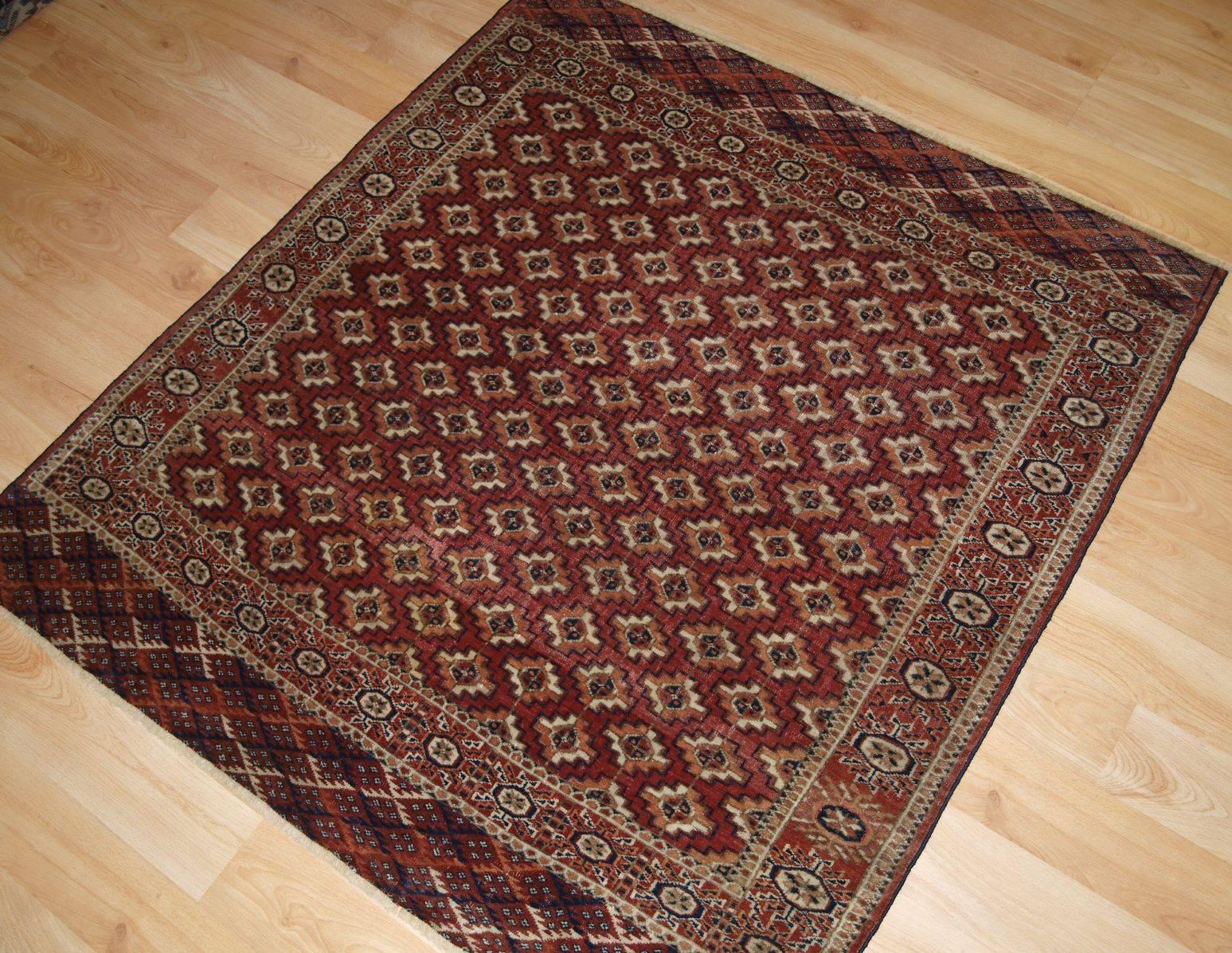 Antique Tekke Turkmen Rug of Small Square Size, circa 1900 For Sale 1