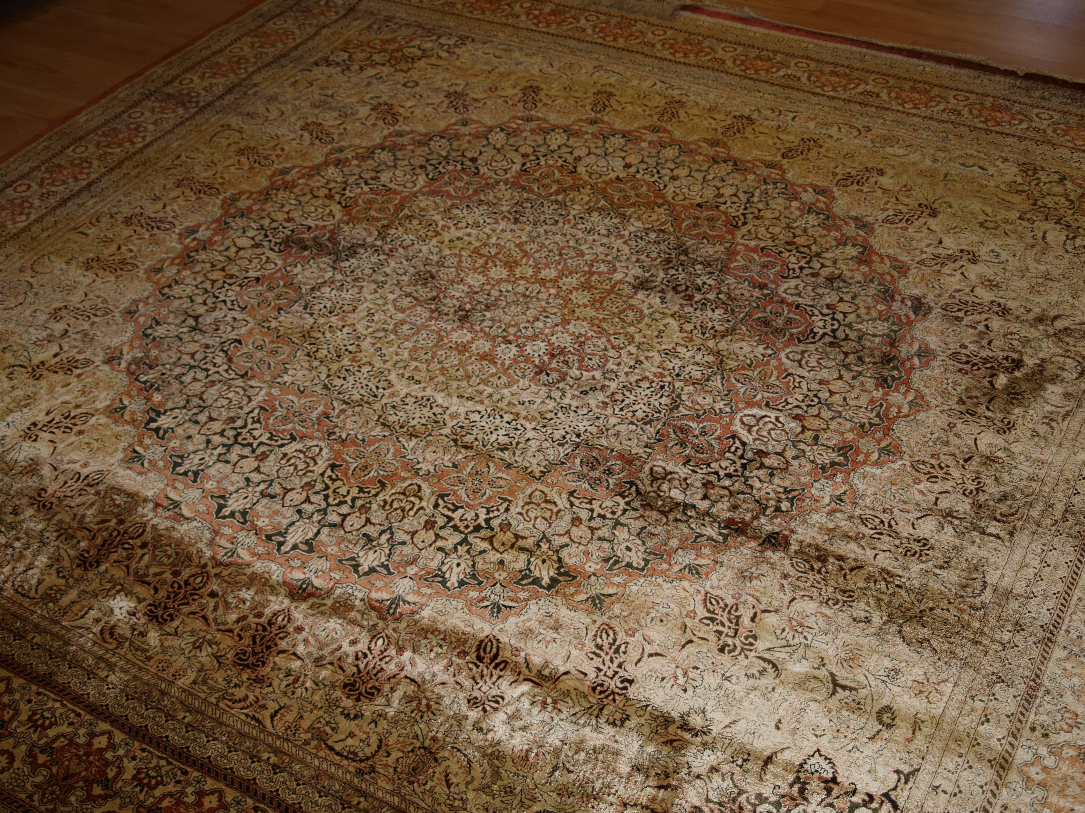 Late 20th Century Fine Chinese Silk Rug in the Turkish Hereke Style For Sale