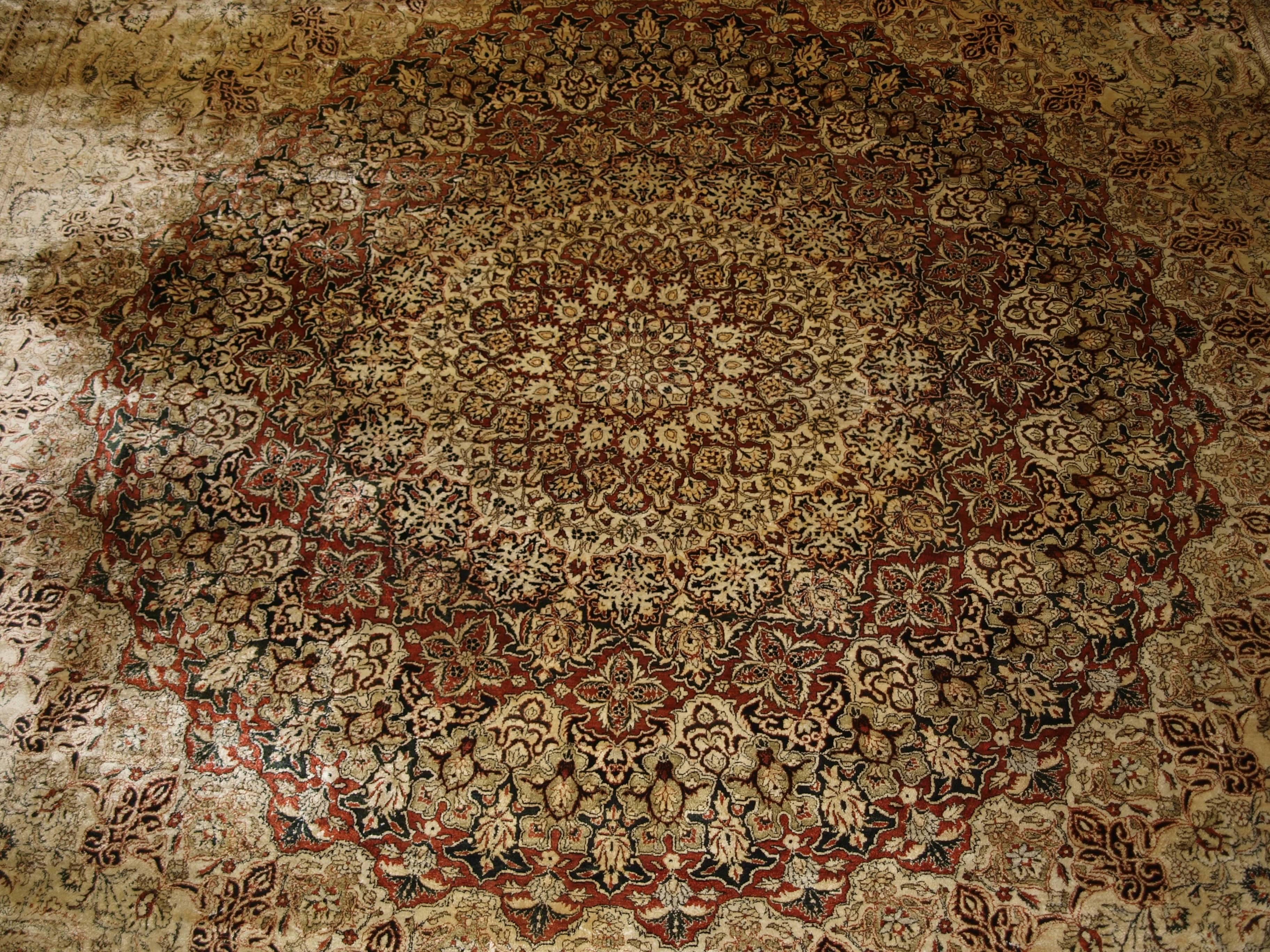 Fine Chinese Silk Rug in the Turkish Hereke Style For Sale 2