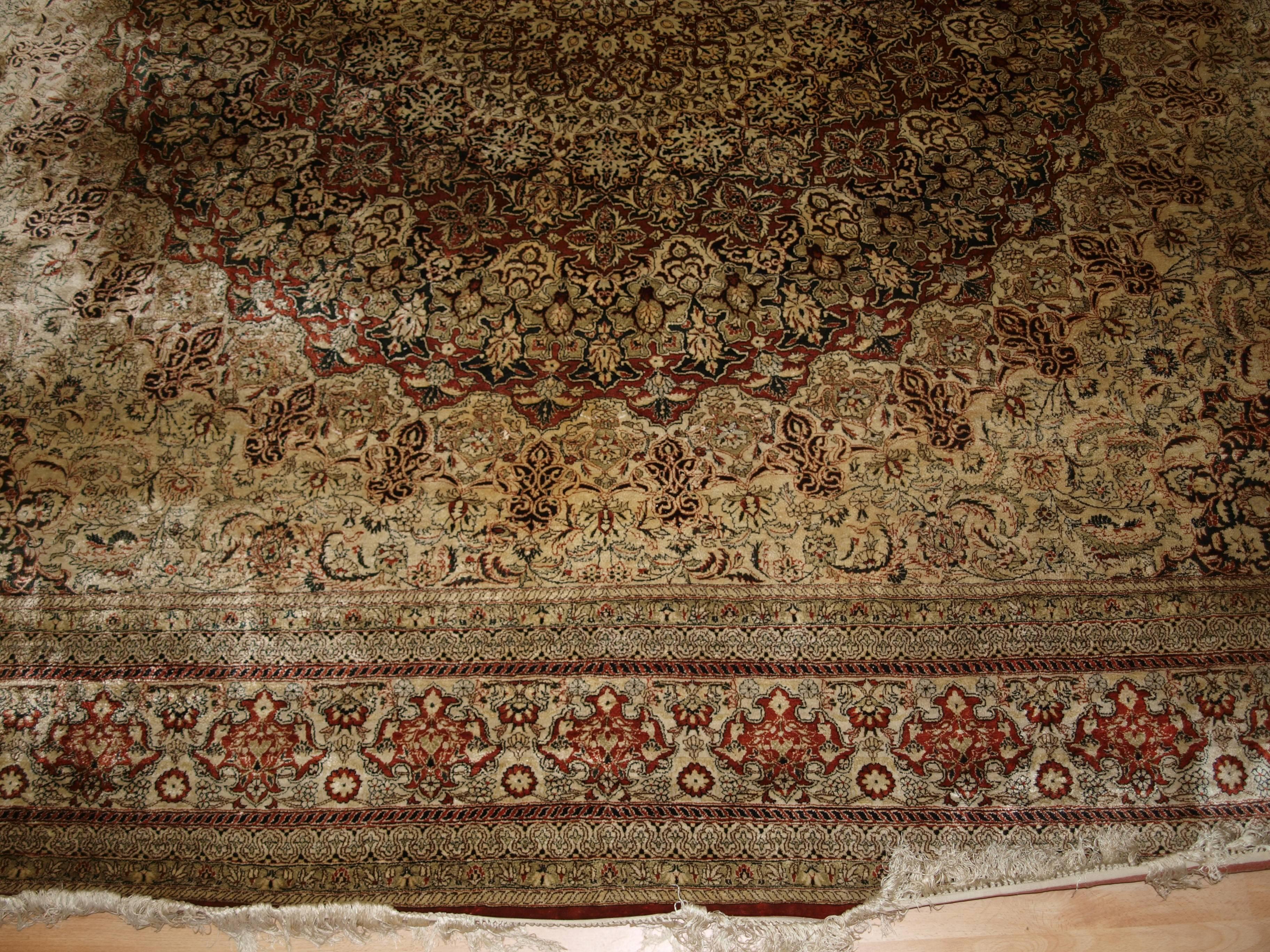 Fine Chinese Silk Rug in the Turkish Hereke Style For Sale 3