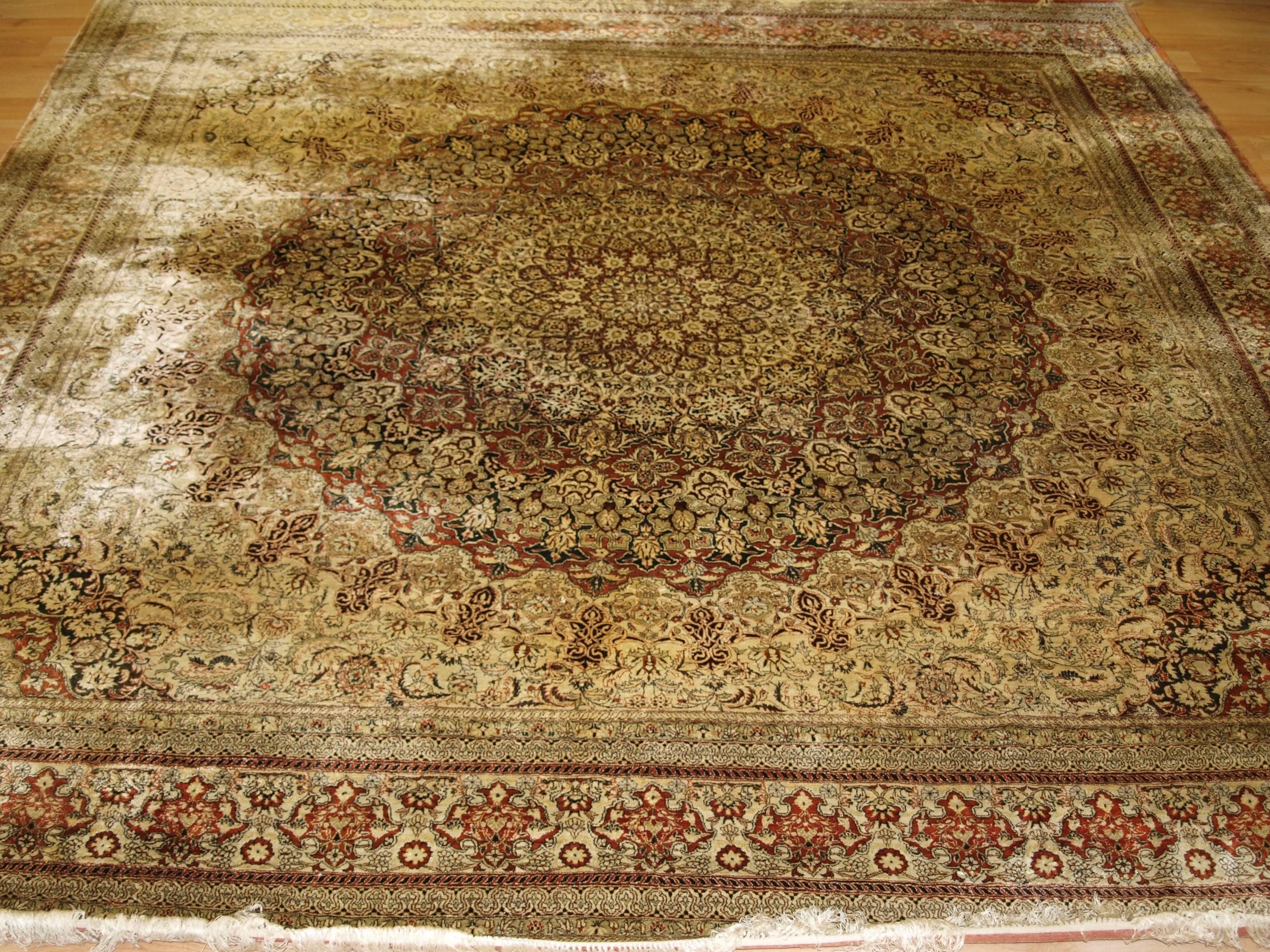 Fine Chinese Silk Rug in the Turkish Hereke Style For Sale 6